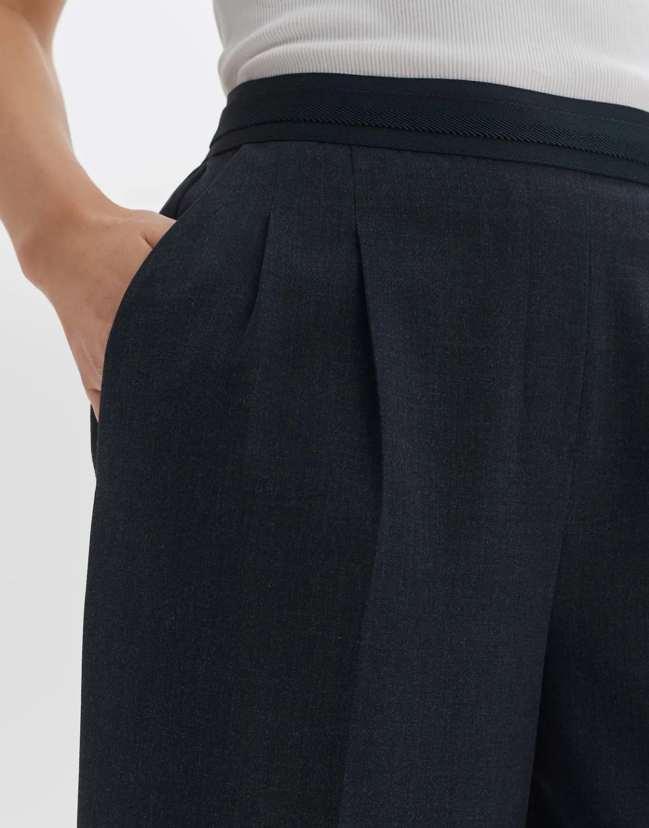 bundfaltenhose_malma_blau_online_bestellen_4.webp OPUS Bundfaltenhose Malma Blau Online Bestellen^Damen Hosen