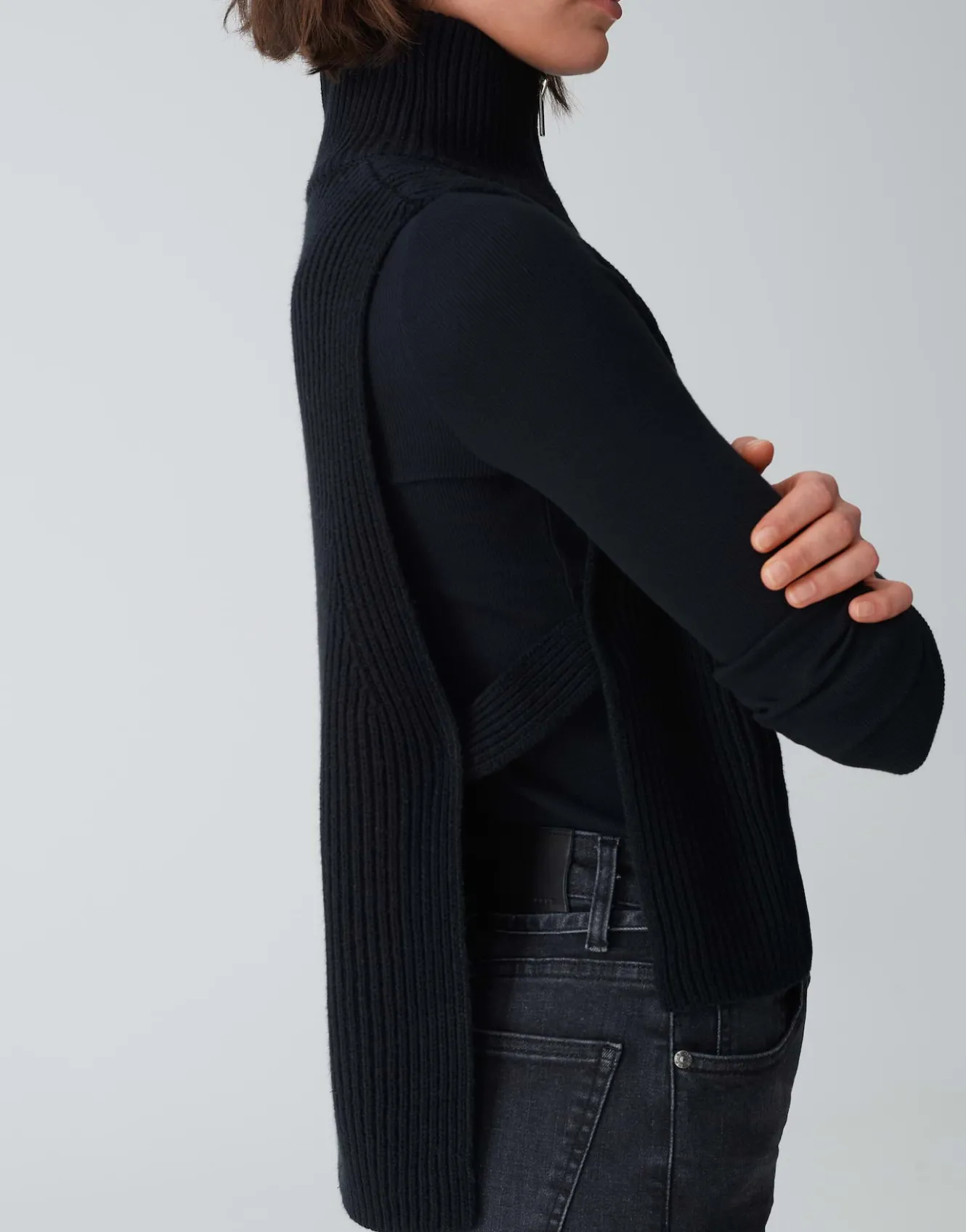 cape_abibo_cape_schwarz_online_bestellen_3.webp OPUS Cape Abibo Cape Schwarz Online Bestellen^Damen Strick | Accessoires