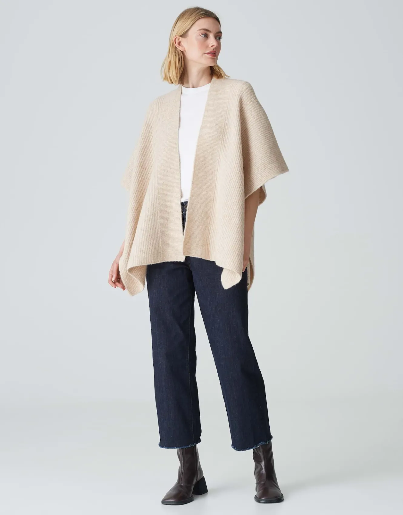 cape_ablanki_cape_beige_online_bestellen_6.webp OPUS Cape Ablanki Cape Beige Online Bestellen^Damen Strick | Accessoires