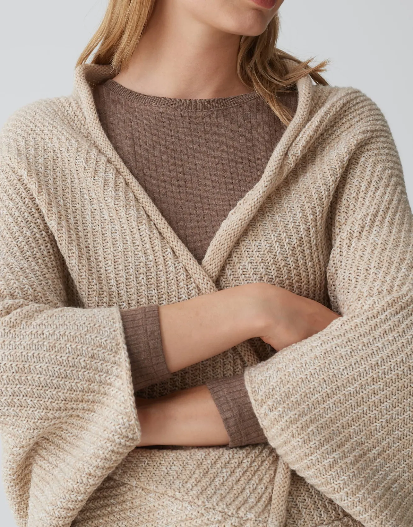 cape_amaryllis_waffle_beige_online_bestellen_4.webp OPUS Cape Amaryllis Waffle Beige Online Bestellen^Damen Strick | Accessoires