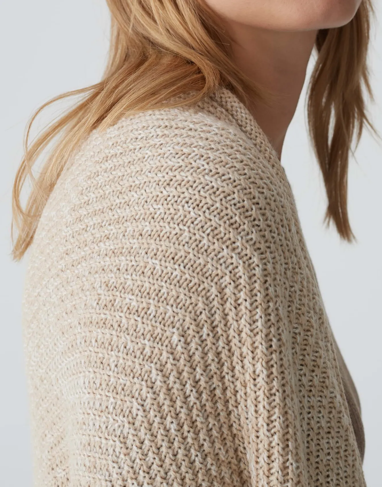 cape_amaryllis_waffle_beige_online_bestellen_5.webp OPUS Cape Amaryllis Waffle Beige Online Bestellen^Damen Strick | Accessoires