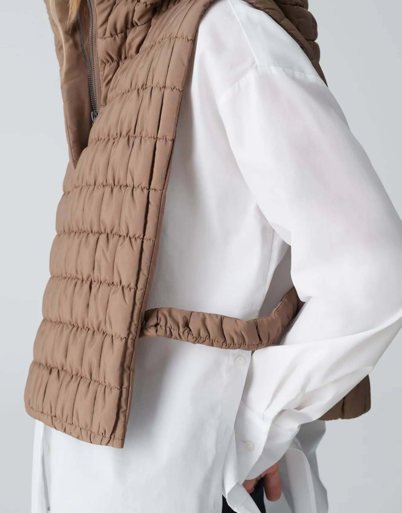 cape_arauti_bubble_braun_online_bestellen_4.webp OPUS Cape Arauti Bubble Braun Online Bestellen^Damen Blazer / Westen | Accessoires