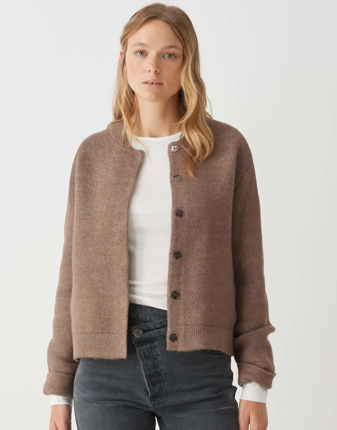 cardigan_domba_braun_online_bestellen_1.webp OPUS Cardigan Domba Braun Online Bestellen^Damen Strick