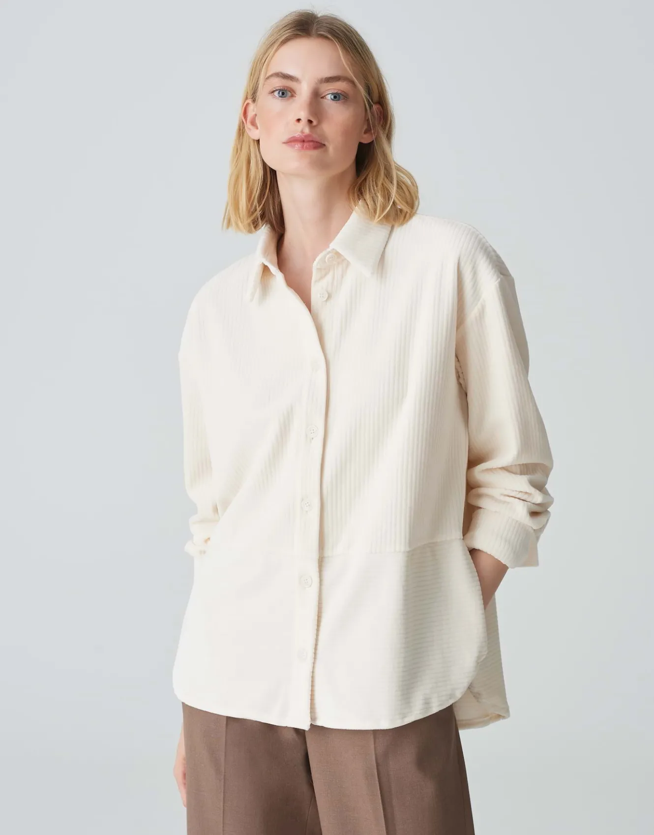 cordbluse_flevo_wei_online_bestellen_1.webp OPUS Cordbluse Flevo Weiß Online Bestellen^Damen Blusen