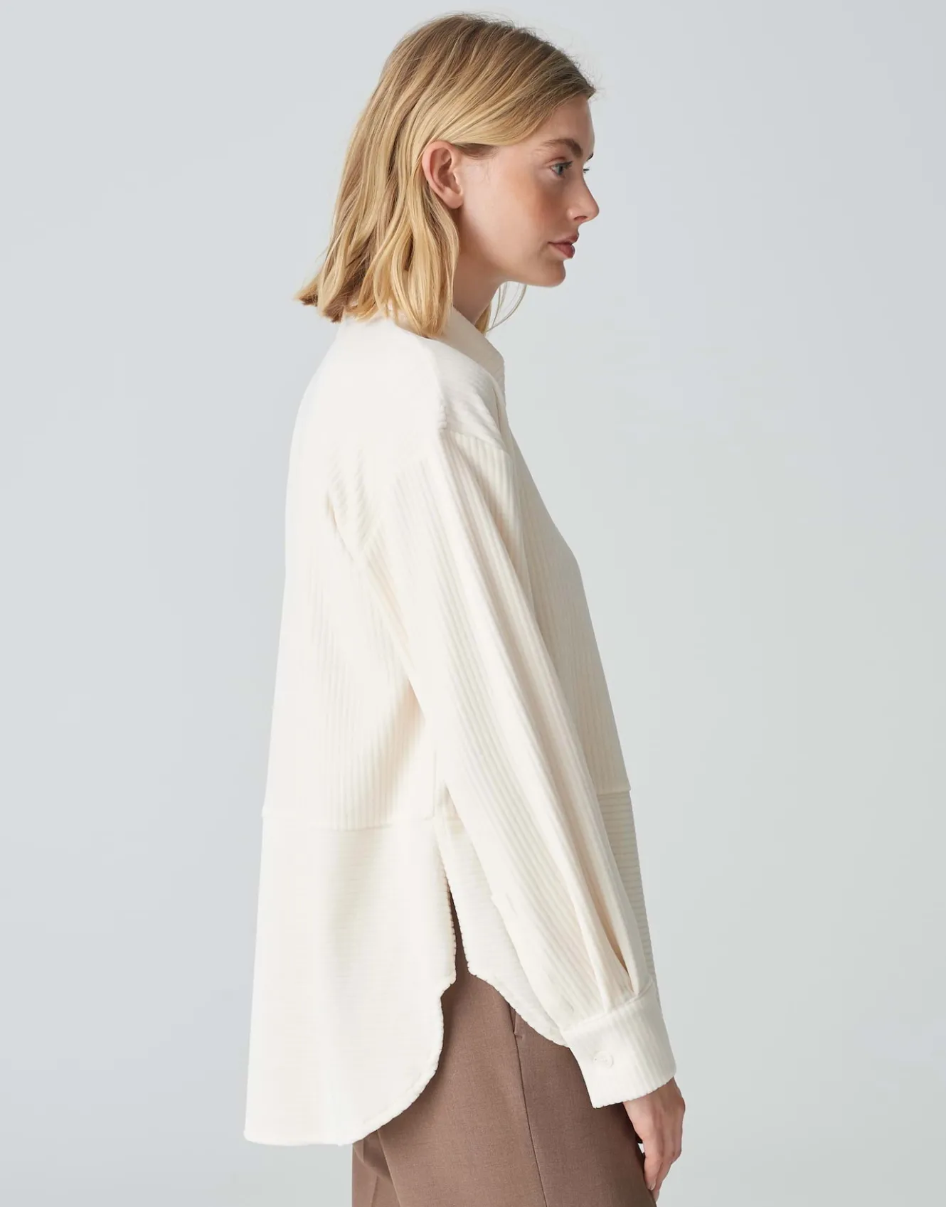 cordbluse_flevo_wei_online_bestellen_3.webp OPUS Cordbluse Flevo Weiß Online Bestellen^Damen Blusen