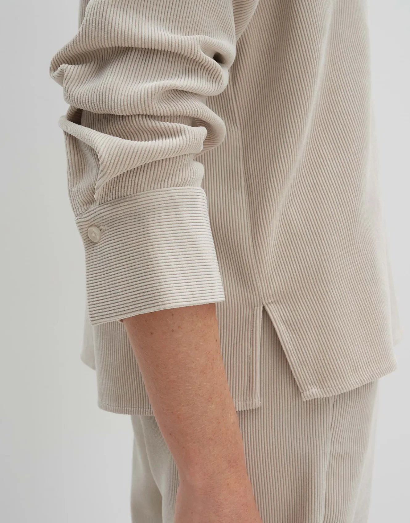 cordbluse_zortney_detail_beige_online_bestellen_5.webp OPUS Cordbluse Zortney Detail Beige Online Bestellen^Damen Blusen