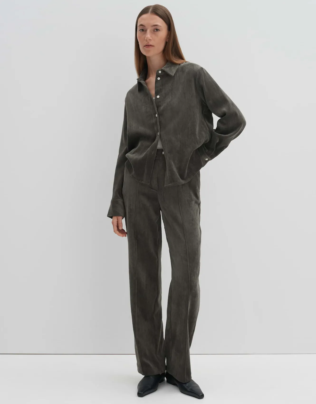 cordbluse_zortney_detail_grn_online_bestellen_5.webp OPUS Cordbluse Zortney Detail Grün Online Bestellen^Damen Blusen