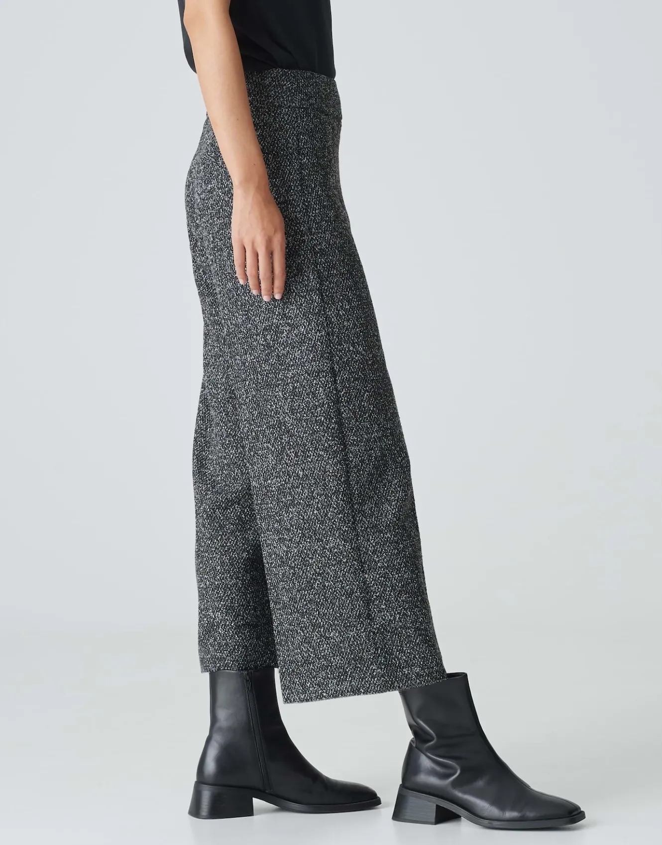 culotte_misha_boucle_schwarz_online_bestellen_3.webp OPUS Culotte Misha Boucle Schwarz Online Bestellen^Damen Hosen