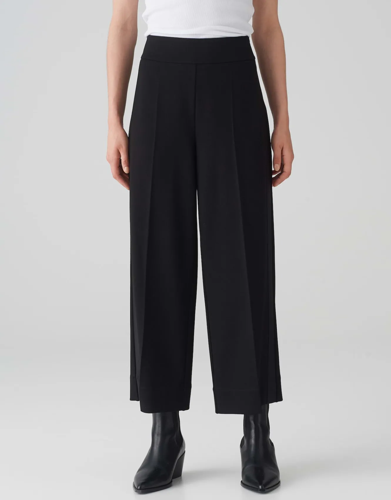 culotte_misha_satin_schwarz_online_bestellen_1.webp OPUS Culotte Misha Satin Schwarz Online Bestellen^Damen Hosen