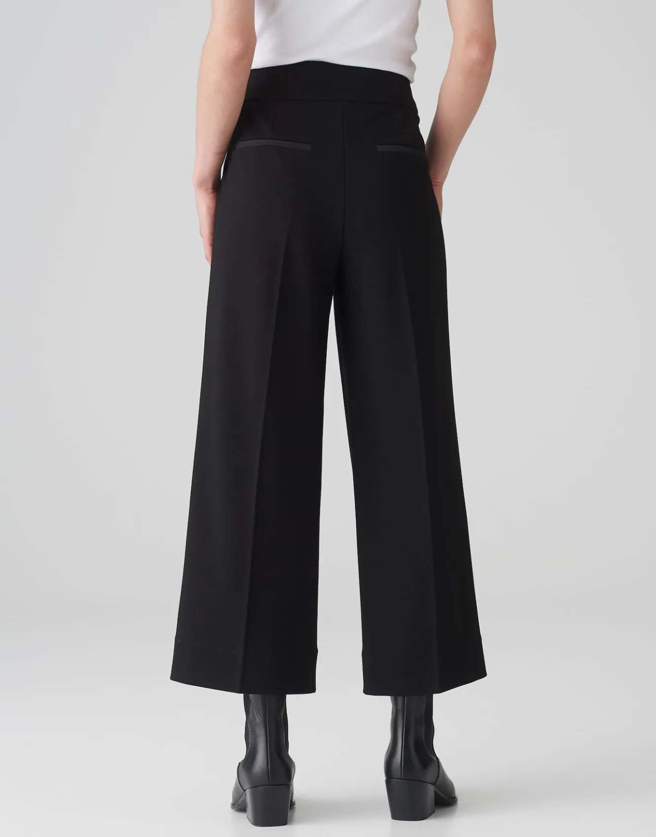 culotte_misha_satin_schwarz_online_bestellen_2.webp OPUS Culotte Misha Satin Schwarz Online Bestellen^Damen Hosen