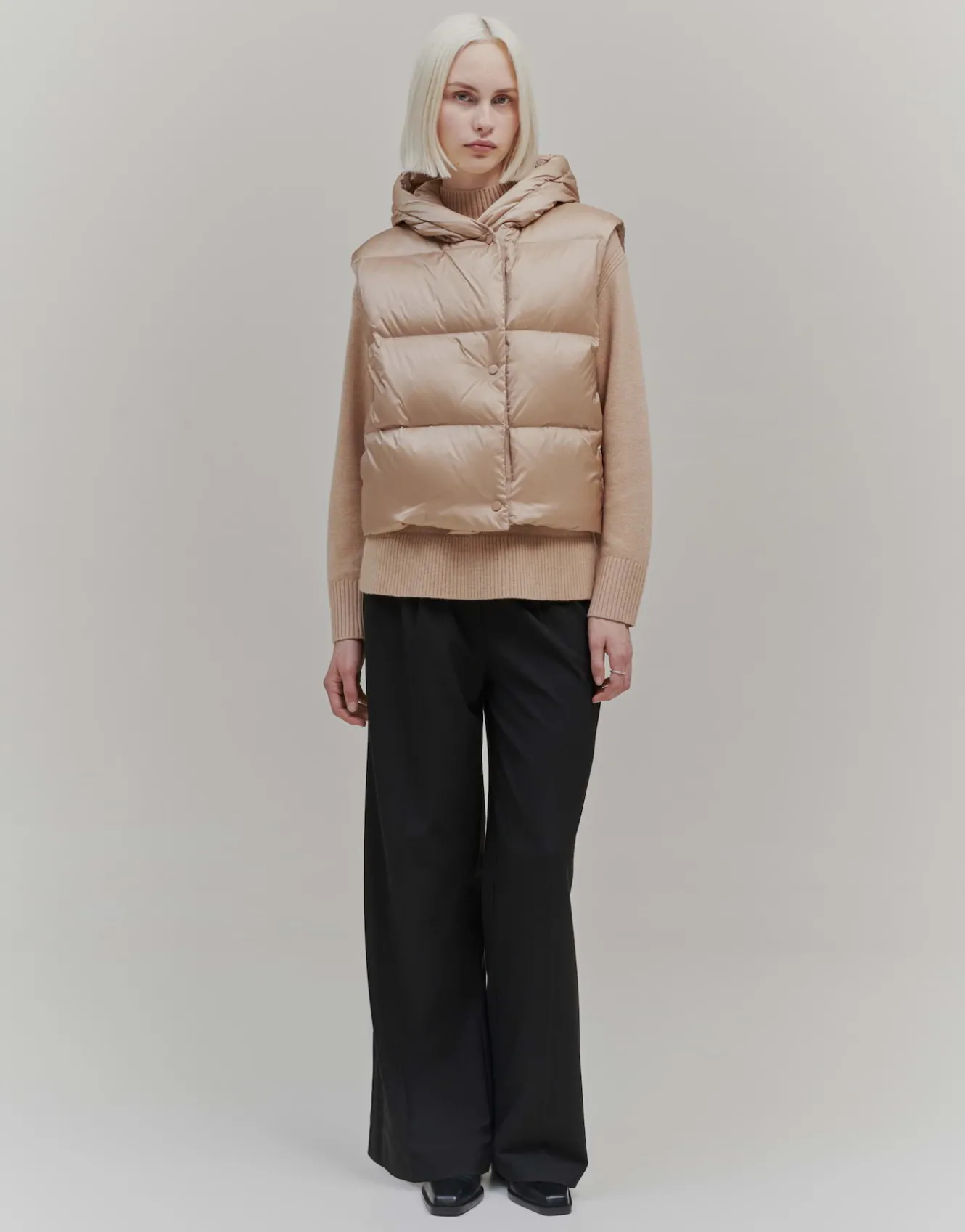 daunenweste_vausti_beige_online_bestellen_6.webp OPUS Daunenweste Vausti Beige Online Bestellen^Damen Jacken / Mäntel | Blazer / Westen