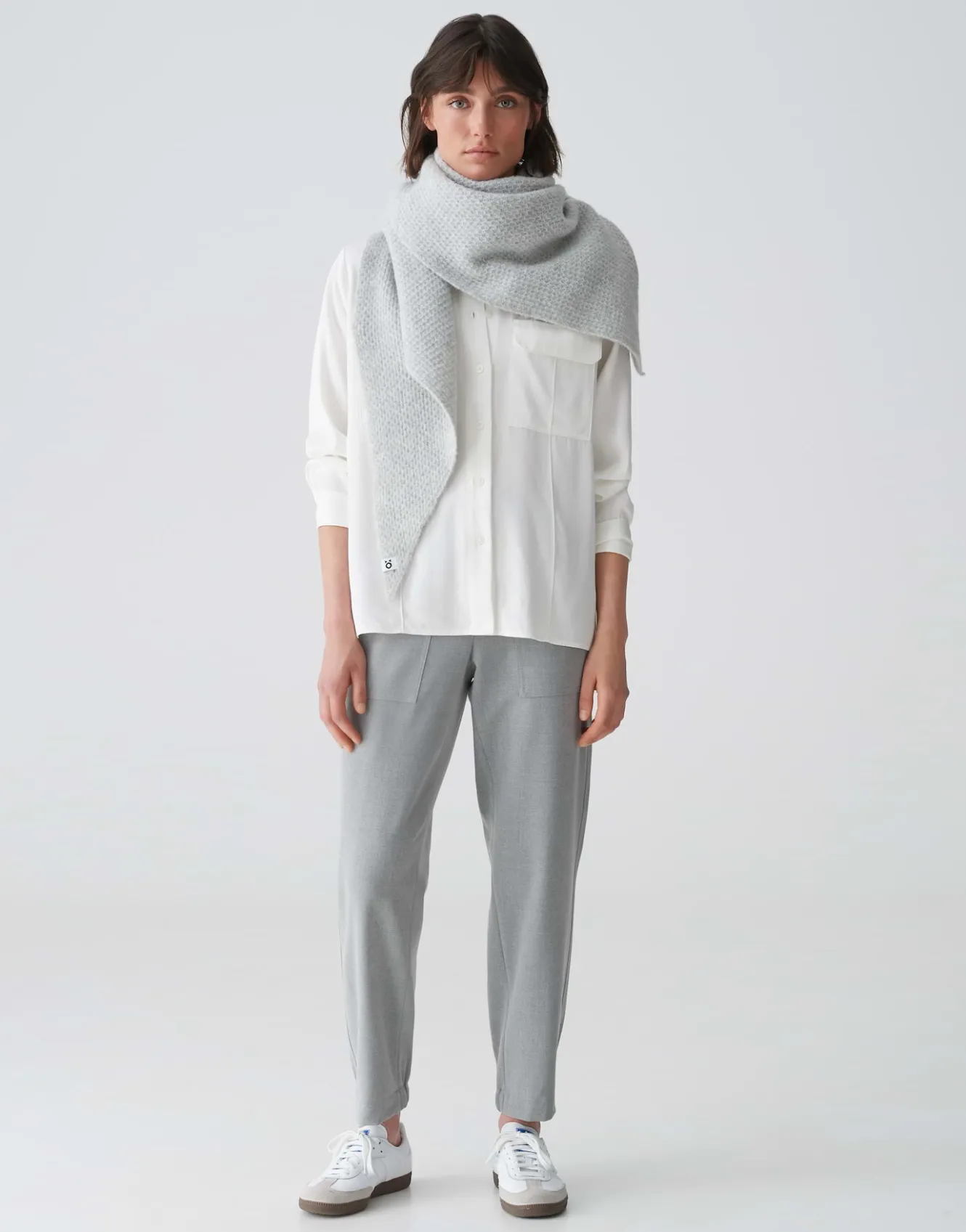 dreieckstuch_afraasi_scarf_grau_online_bestellen_2.webp OPUS Dreieckstuch Afraasi Scarf Grau Online Bestellen^Damen Accessoires