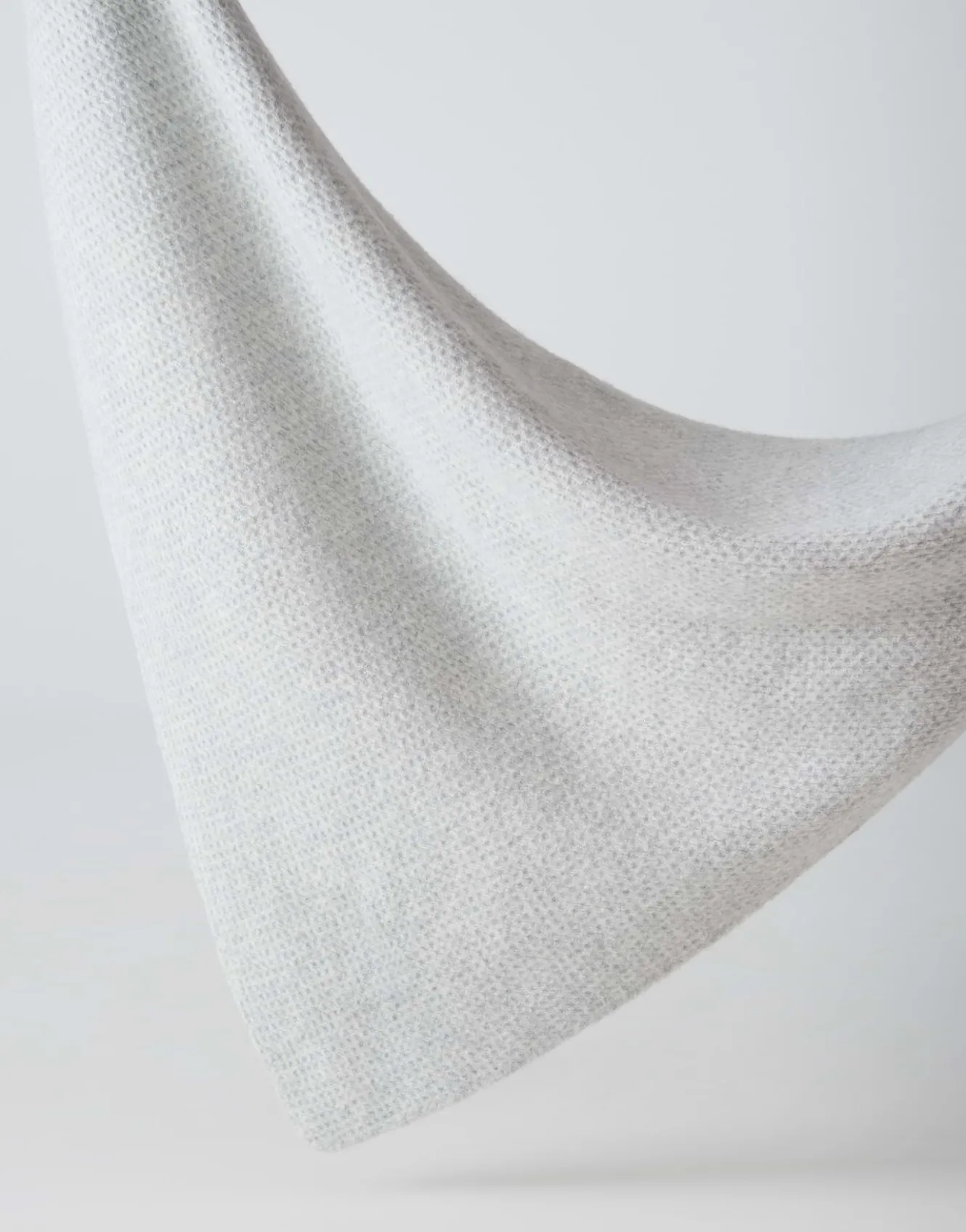 dreieckstuch_afraasi_scarf_grau_online_bestellen_5.webp OPUS Dreieckstuch Afraasi Scarf Grau Online Bestellen^Damen Accessoires