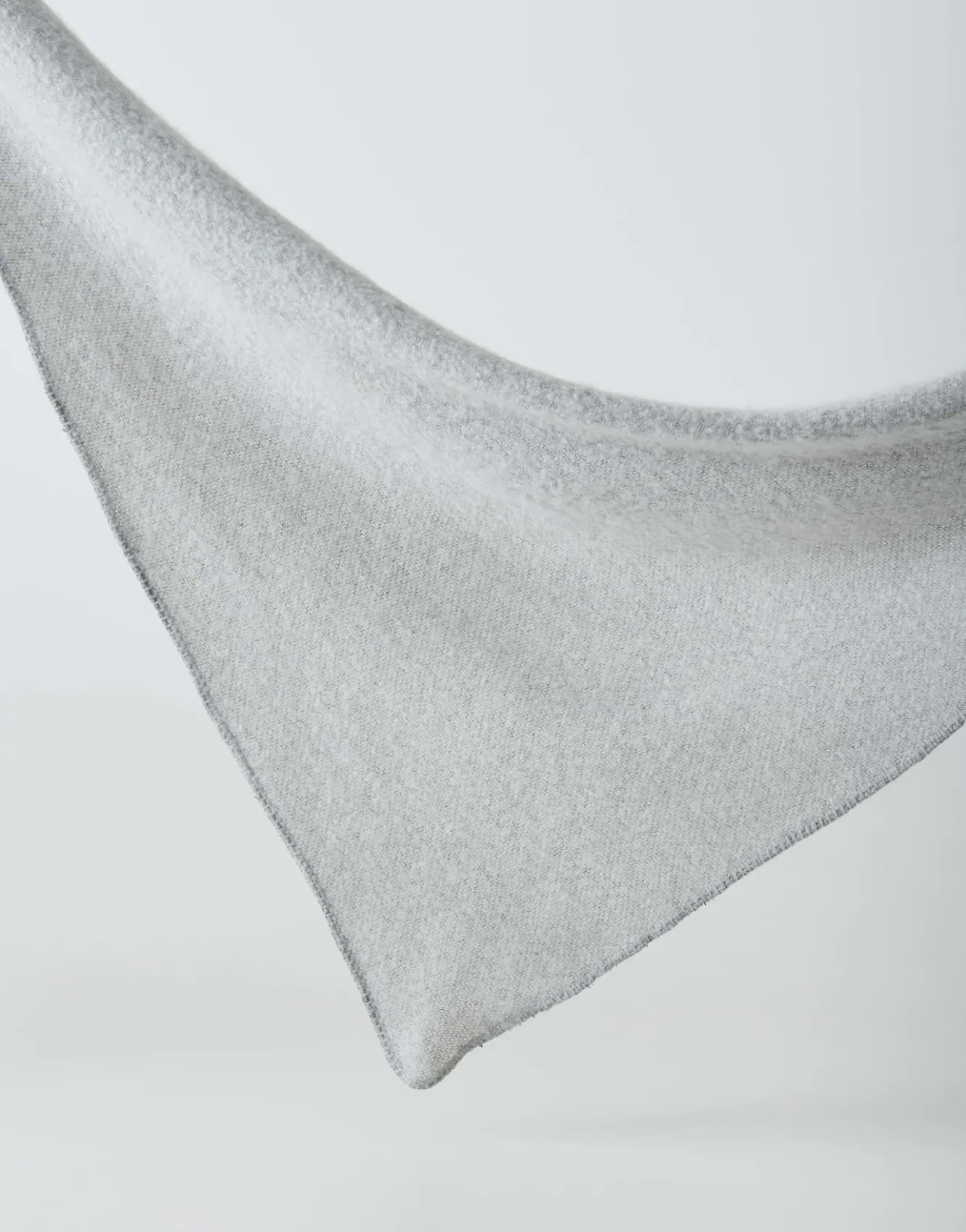 dreieckstuch_amadsi_scarf_grau_online_bestellen_6.webp OPUS Dreieckstuch Amadsi Scarf Grau Online Bestellen^Damen Accessoires