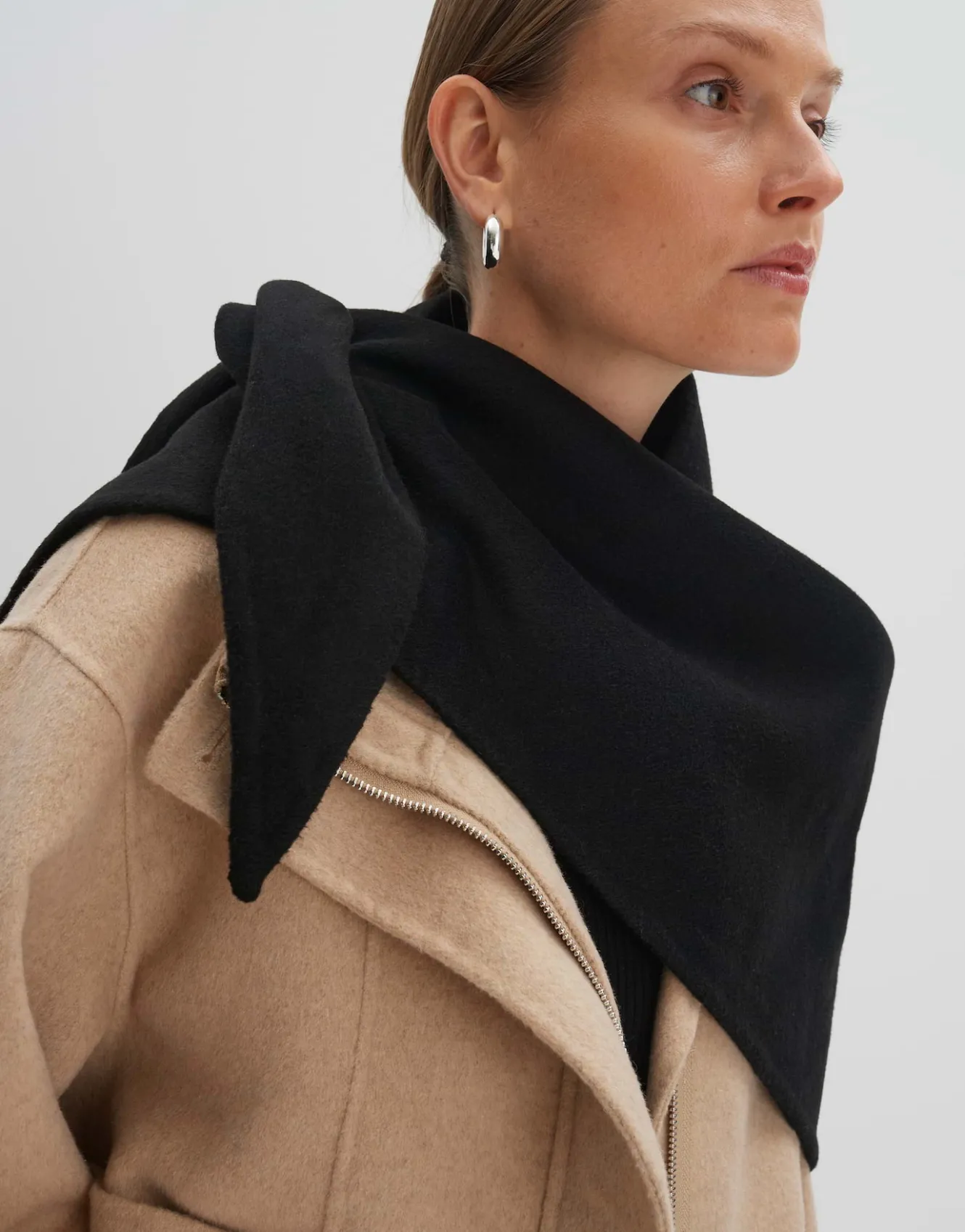 dreieckstuch_blunda_scarf_schwarz_online_bestellen_1.webp OPUS Dreieckstuch Blunda Scarf Schwarz Online Bestellen^Damen Accessoires