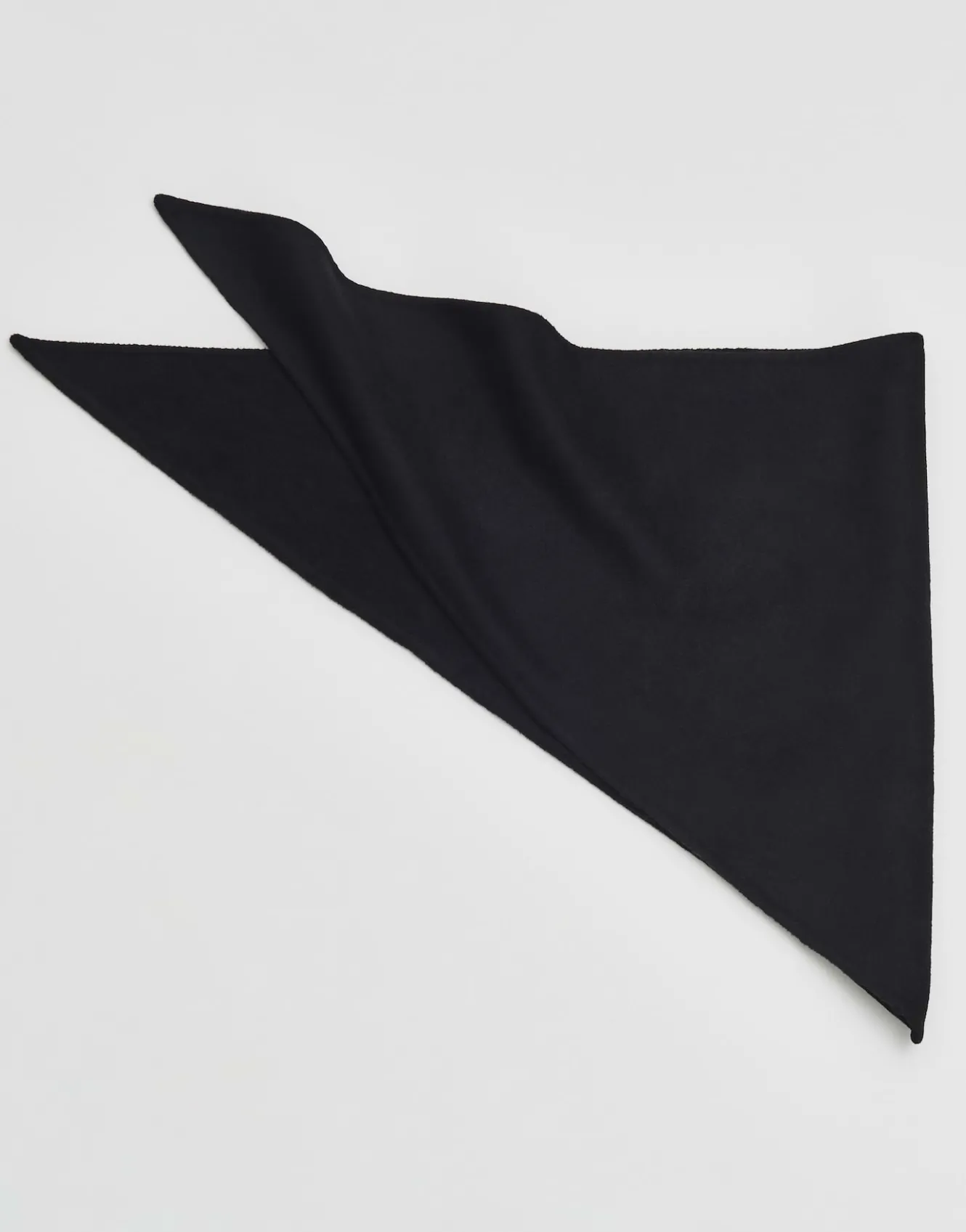 dreieckstuch_blunda_scarf_schwarz_online_bestellen_5.webp OPUS Dreieckstuch Blunda Scarf Schwarz Online Bestellen^Damen Accessoires