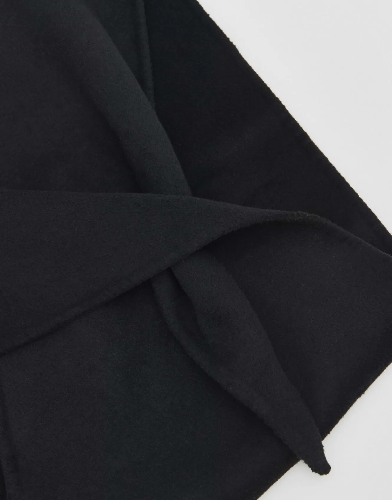 dreieckstuch_blunda_scarf_schwarz_online_bestellen_7.webp OPUS Dreieckstuch Blunda Scarf Schwarz Online Bestellen^Damen Accessoires