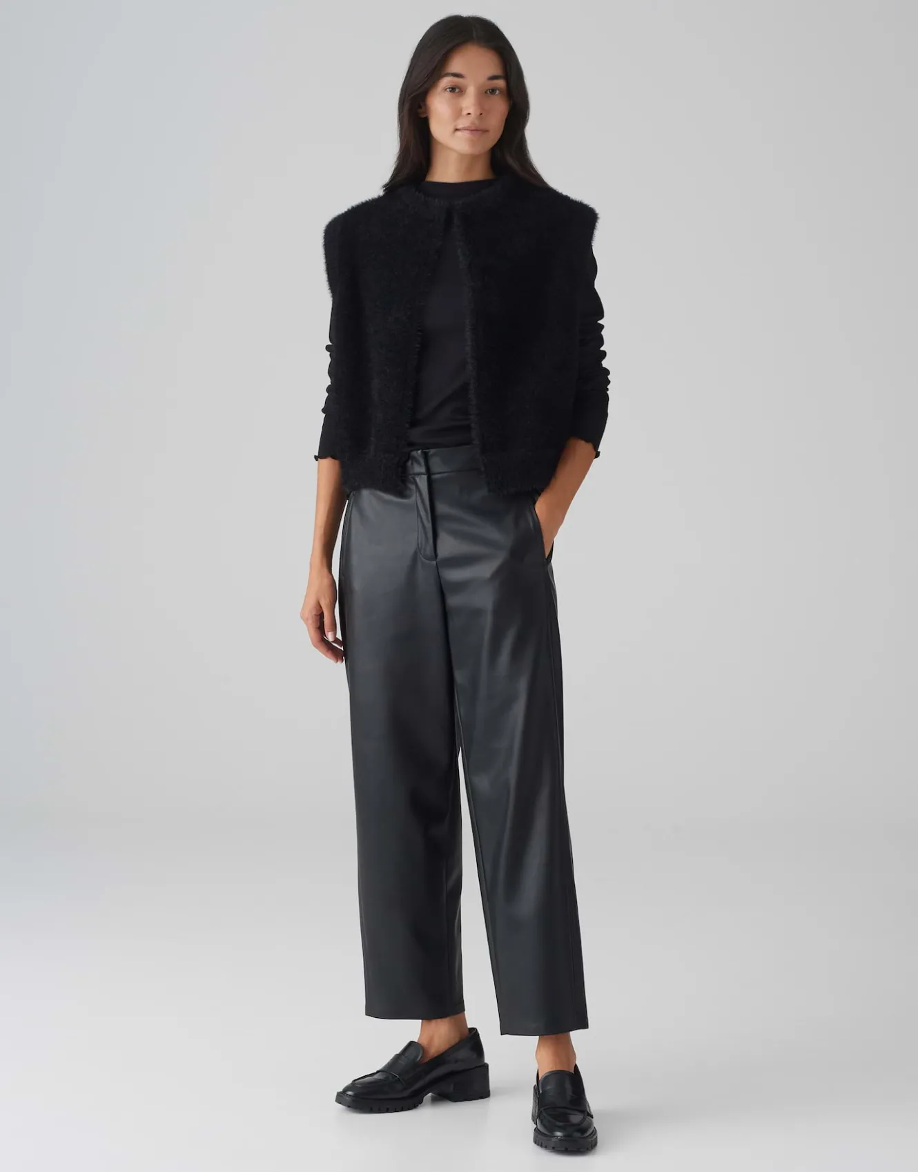 fellweste_desto_schwarz_online_bestellen_0.webp OPUS Fellweste Desto Schwarz Online Bestellen^Damen Blazer / Westen
