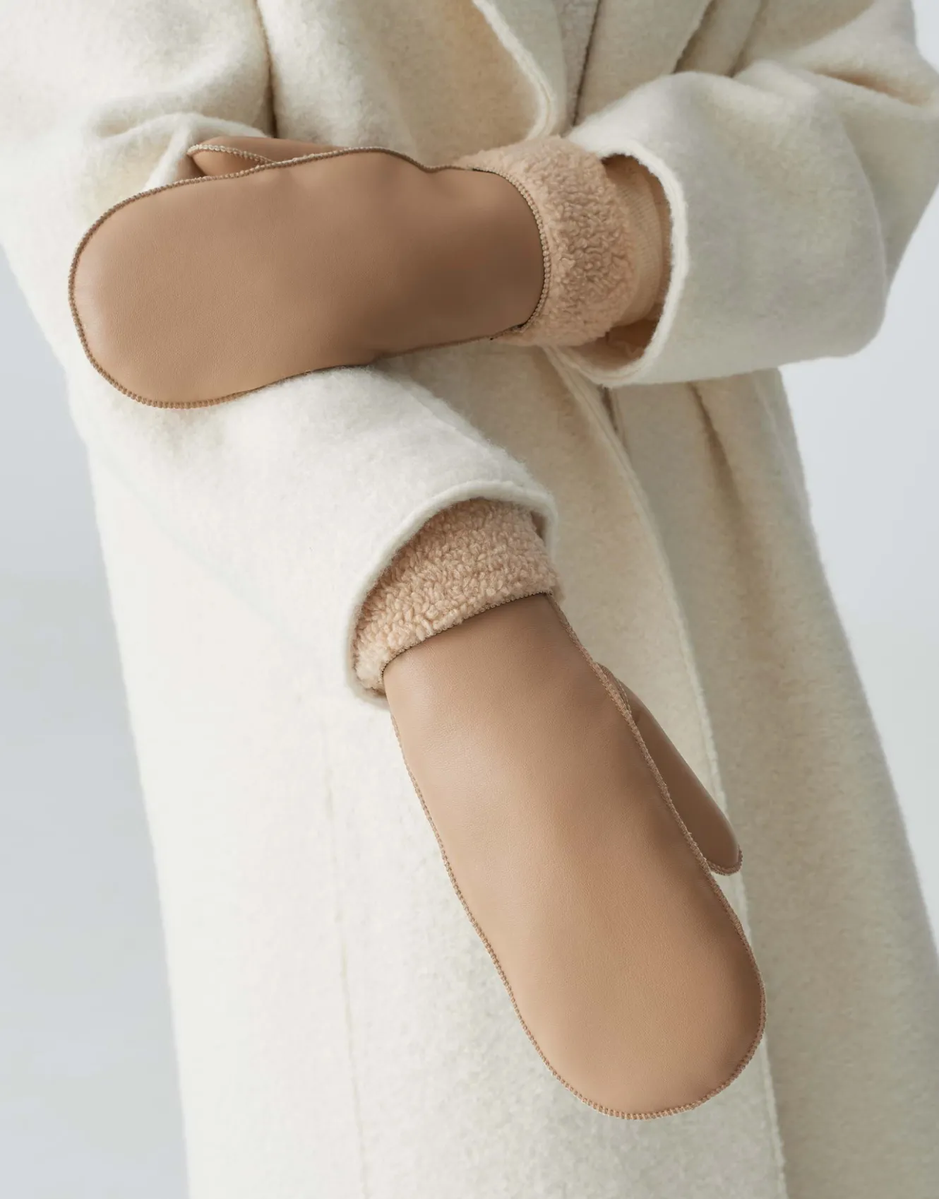 fustling_aledo_gloves_beige_online_bestellen_2.webp OPUS Fäustling Aledo Gloves Beige Online Bestellen^Damen Accessoires