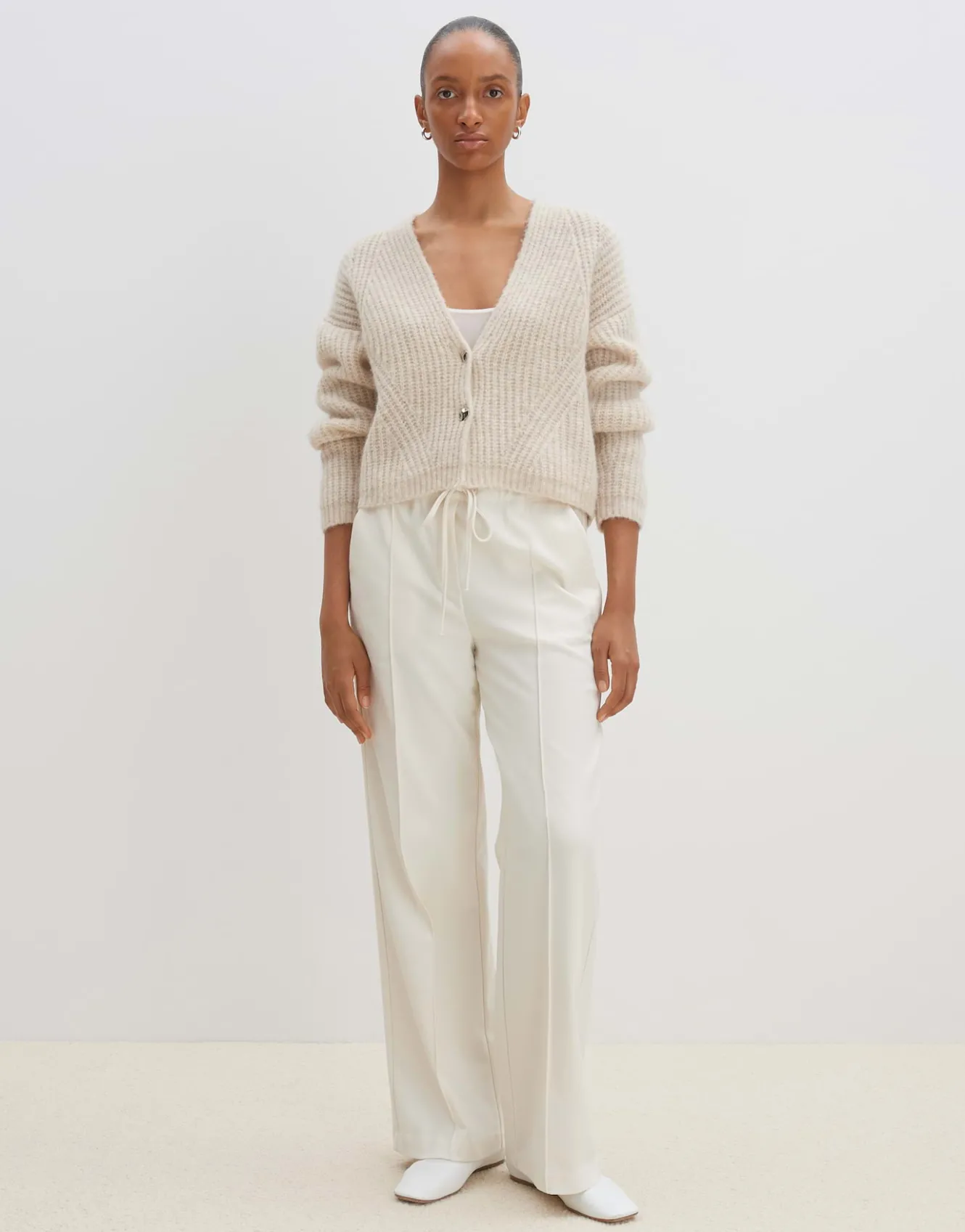 grobstrickjacke_triya_beige_online_bestellen_5.webp OPUS Grobstrickjacke Triya Beige Online Bestellen^Damen Strick