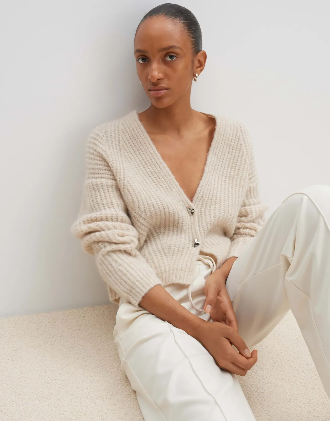 grobstrickjacke_triya_beige_online_bestellen_7.webp OPUS Grobstrickjacke Triya Beige Online Bestellen^Damen Strick