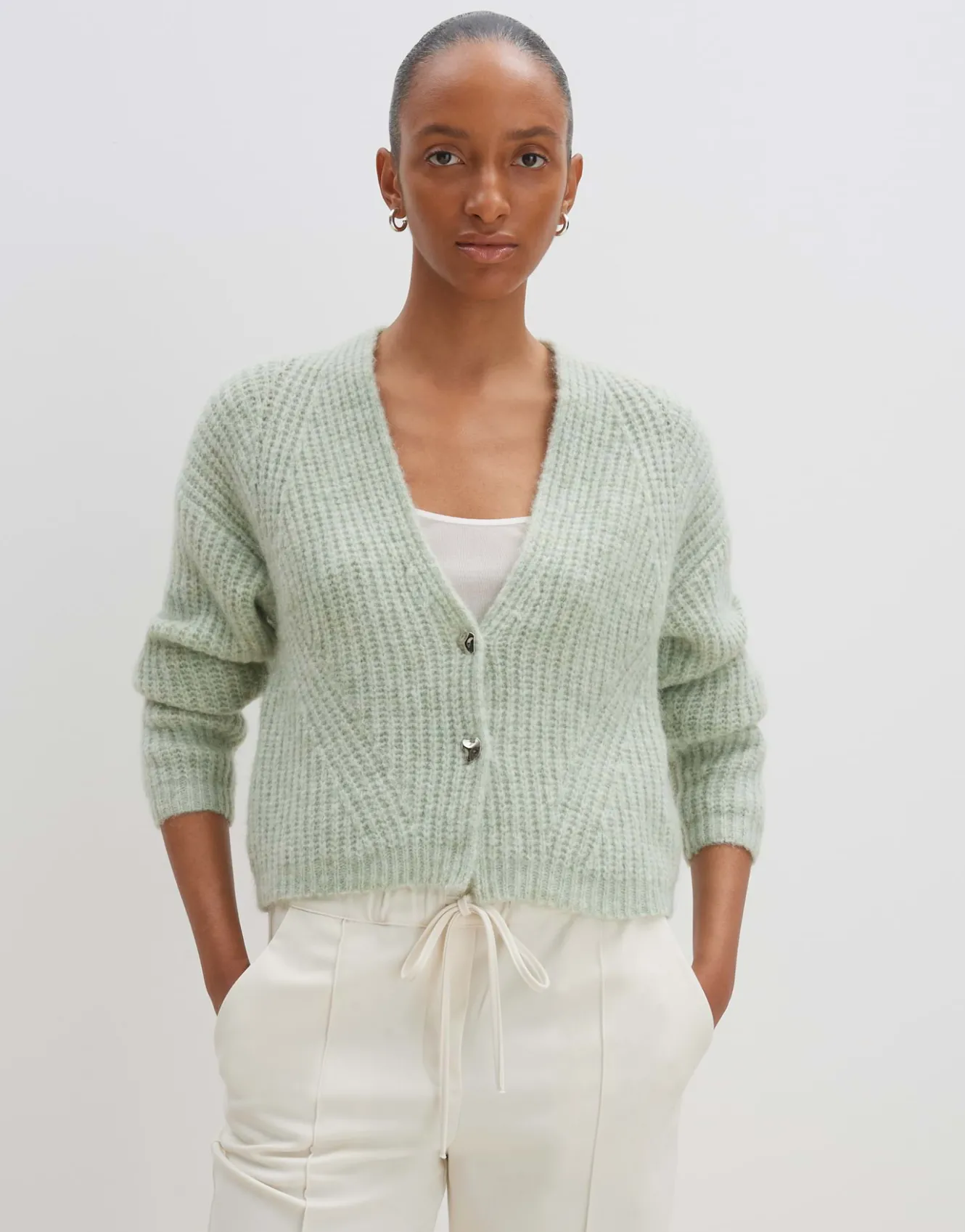 grobstrickjacke_triya_grn_online_bestellen_1.webp OPUS Grobstrickjacke Triya Grün Online Bestellen^Damen Strick