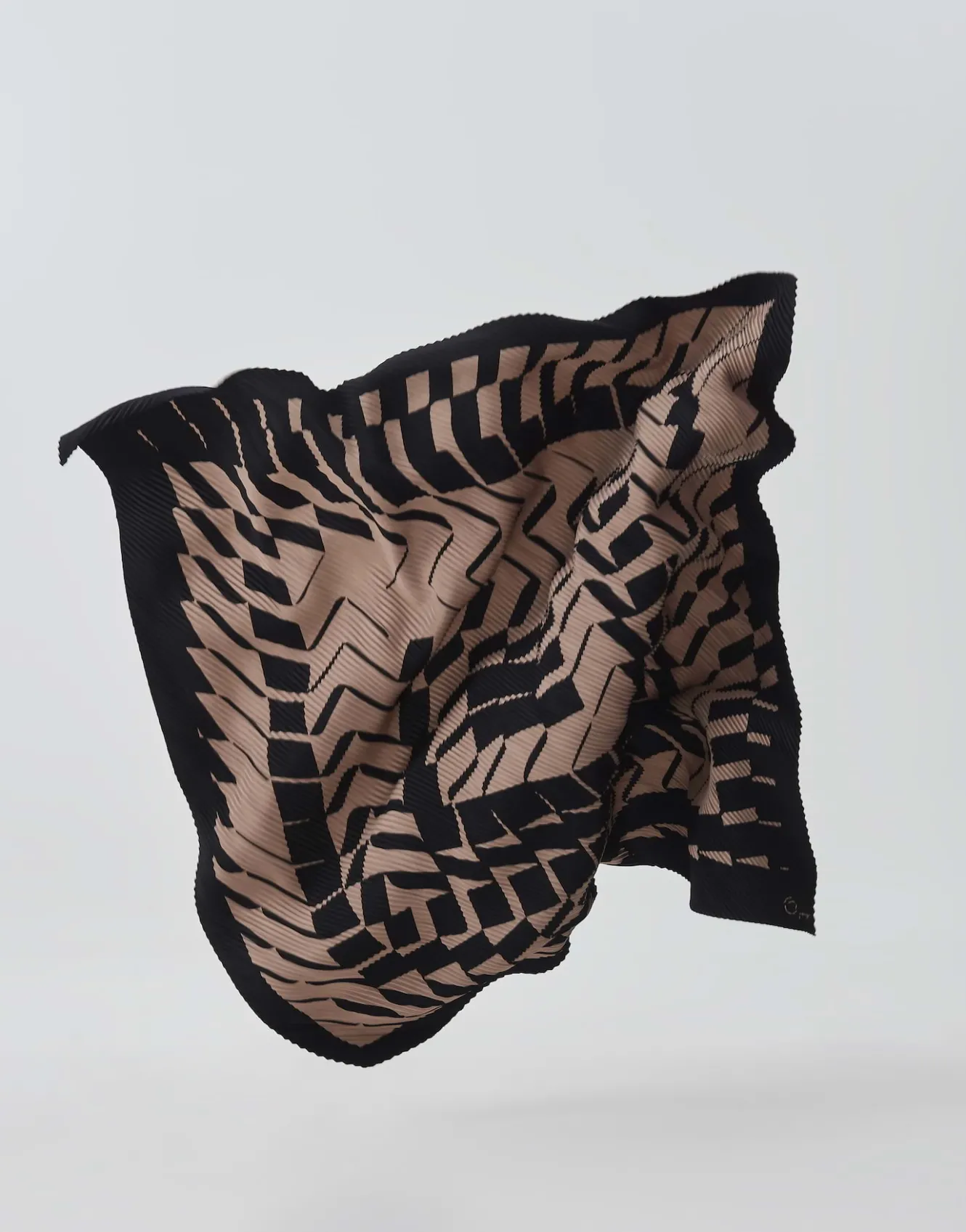 halstuch_awirla_scarf_schwarz_online_bestellen_4.webp OPUS Halstuch Awirla Scarf Schwarz Online Bestellen^Damen Accessoires