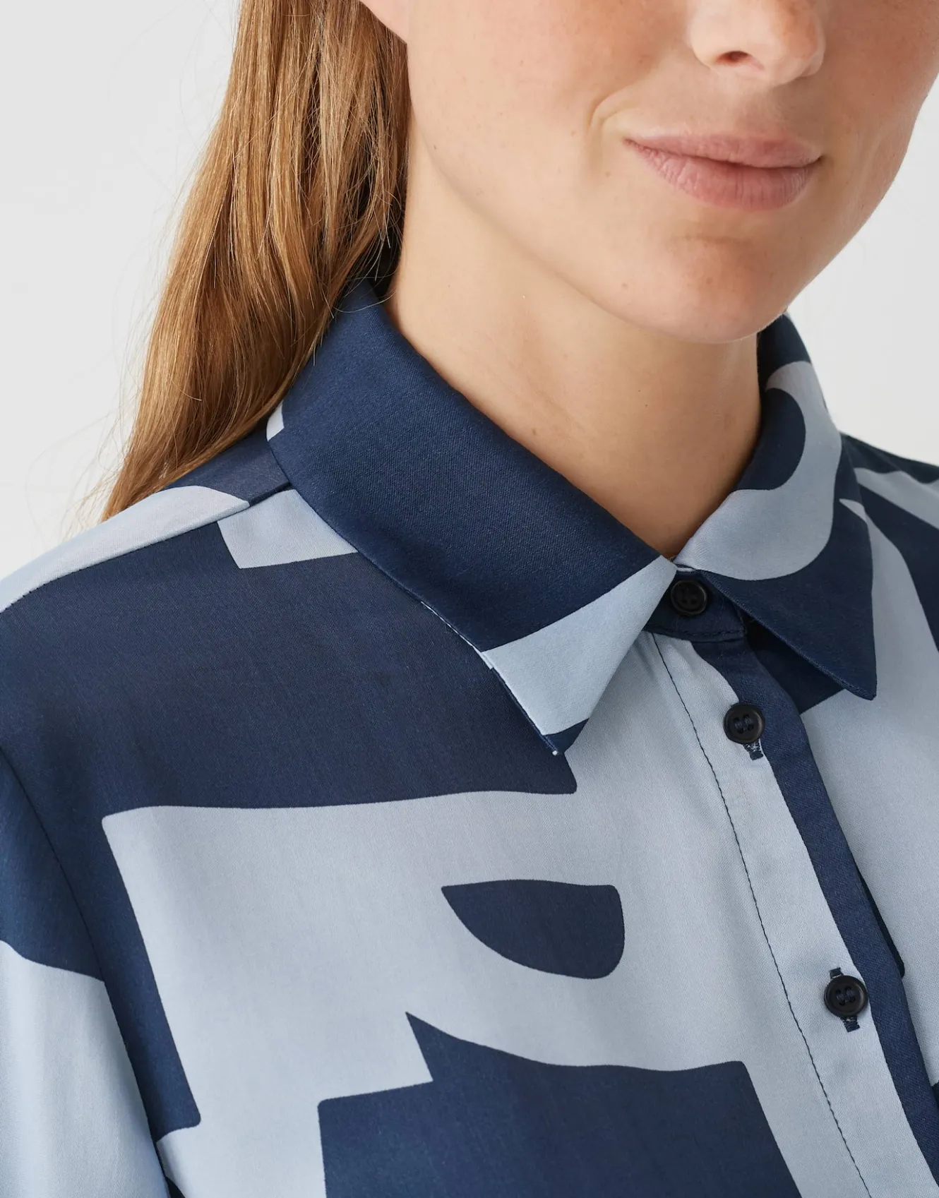 hemdbluse_falkina_bold_blau_online_bestellen_4.webp OPUS Hemdbluse Falkina Bold Blau Online Bestellen^Damen Blusen