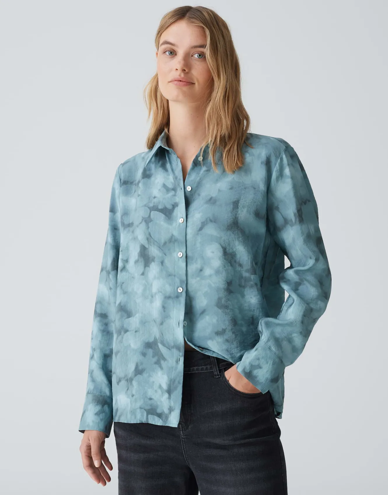 hemdbluse_falkina_faded_blau_online_bestellen_1.webp OPUS Hemdbluse Falkina Faded Blau Online Bestellen^Damen Blusen