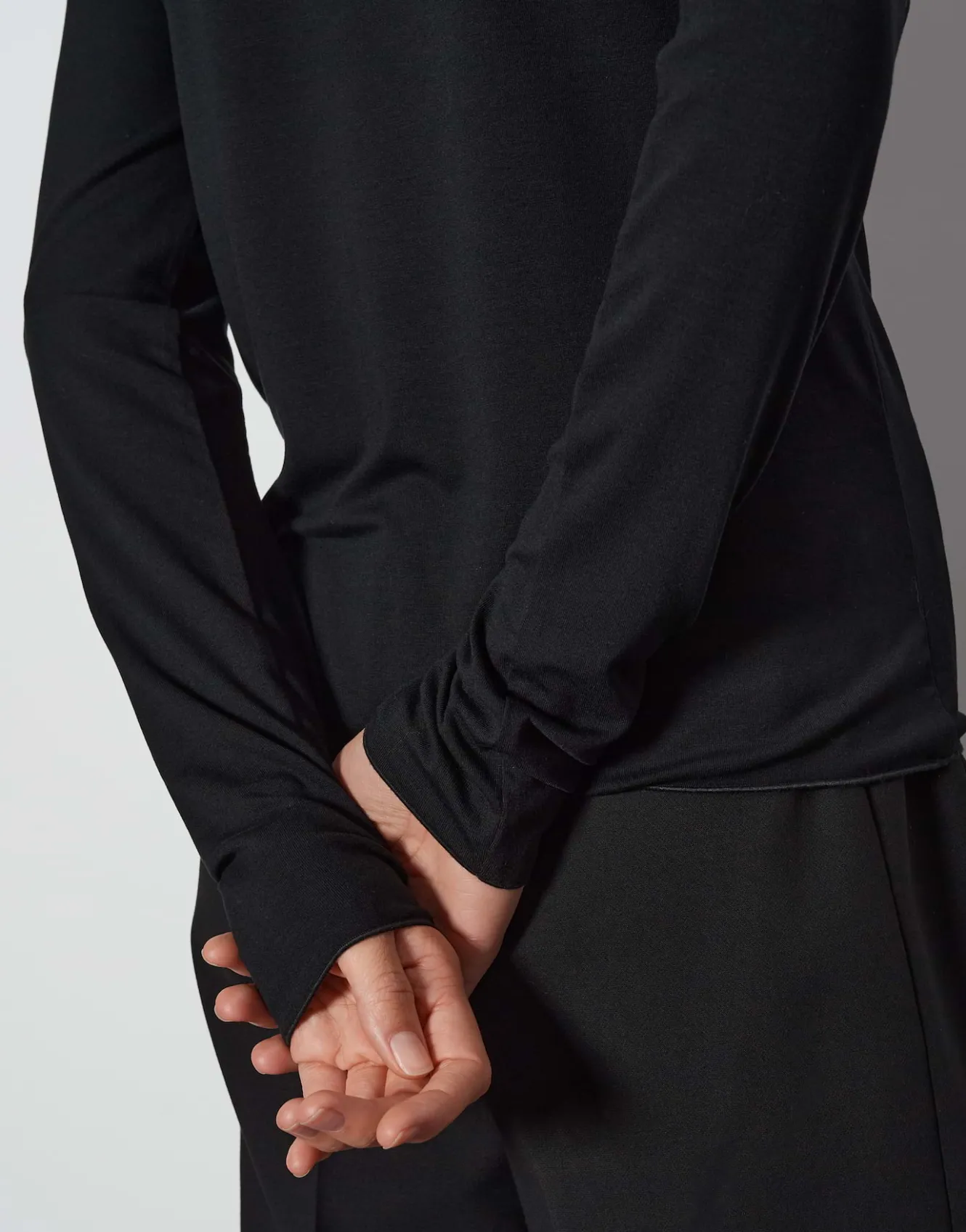 jerseyshirt_karinn_schwarz_online_bestellen_4.webp OPUS Jerseyshirt Karinn Schwarz Online Bestellen^Damen Basics | Shirts