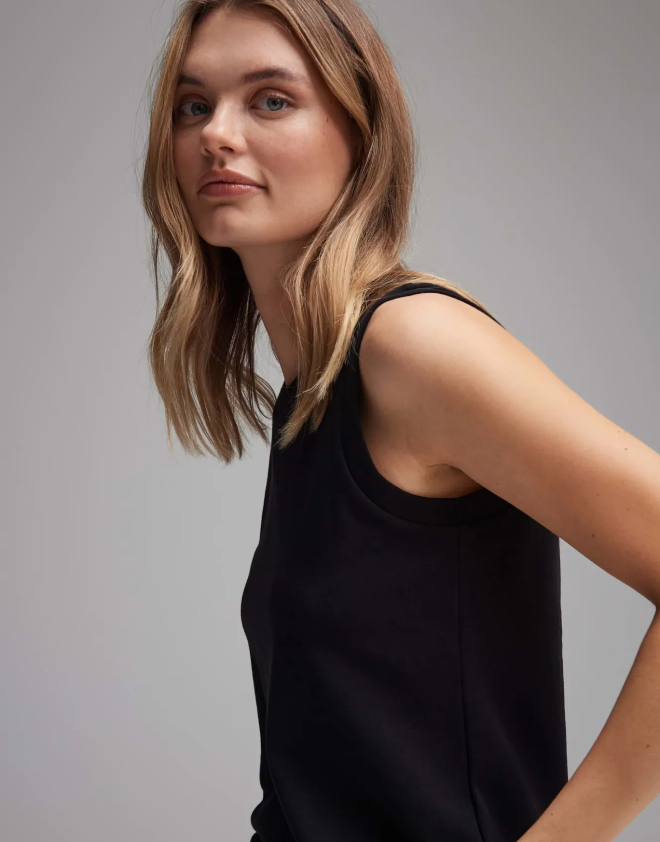 jerseytop_ilayda_schwarz_online_bestellen_7.webp OPUS Jerseytop Ilayda Schwarz Online Bestellen^Damen Basics | Shirts