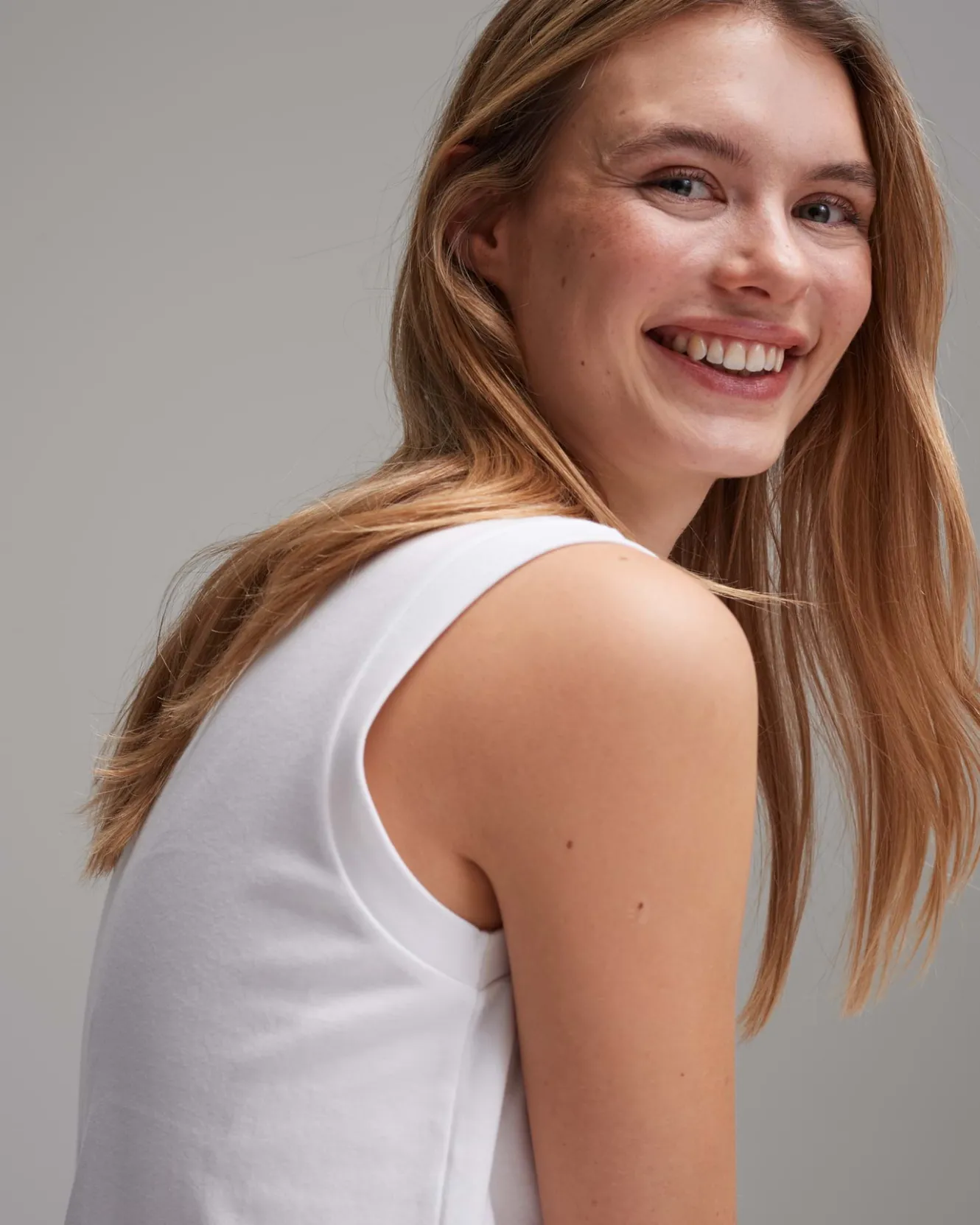 jerseytop_ilayda_wei_online_bestellen_3.webp OPUS Jerseytop Ilayda Weiß Online Bestellen^Damen Basics | Shirts