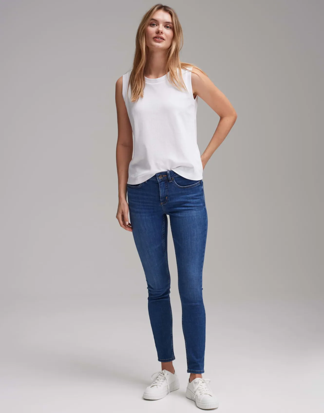 jerseytop_ilayda_wei_online_bestellen_4.webp OPUS Jerseytop Ilayda Weiß Online Bestellen^Damen Basics | Shirts