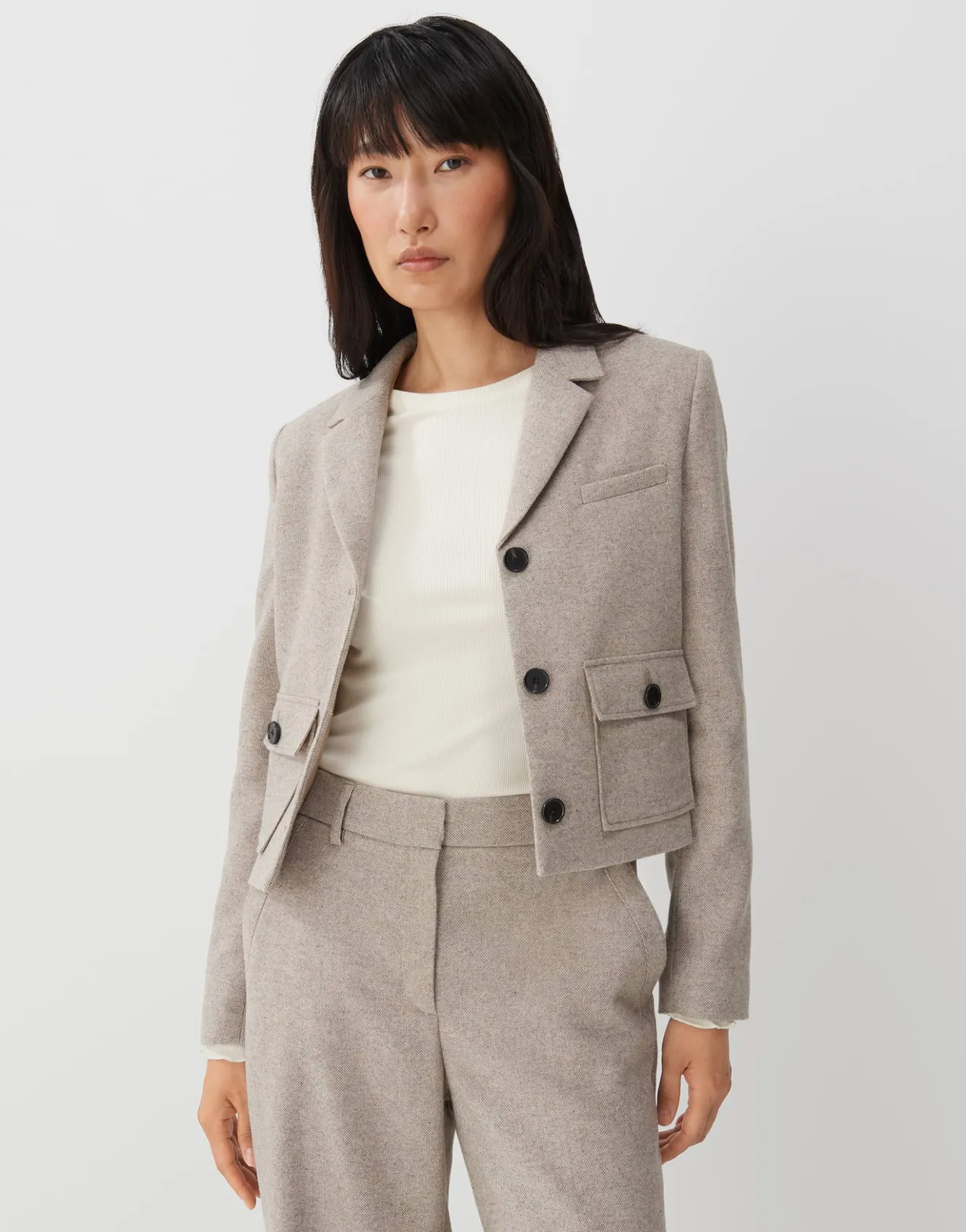 kurzblazer_naine_beige_online_bestellen_1.webp OPUS Kurzblazer Naine Beige Online Bestellen^Damen Blazer / Westen