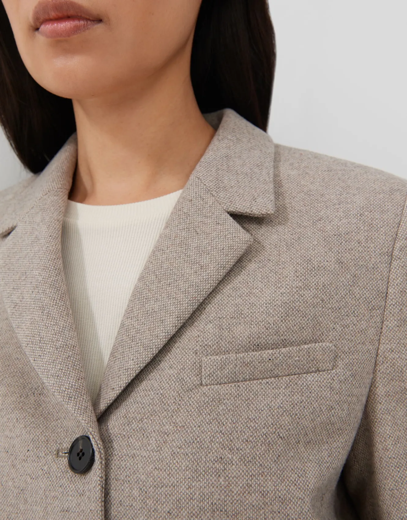 kurzblazer_naine_beige_online_bestellen_4.webp OPUS Kurzblazer Naine Beige Online Bestellen^Damen Blazer / Westen