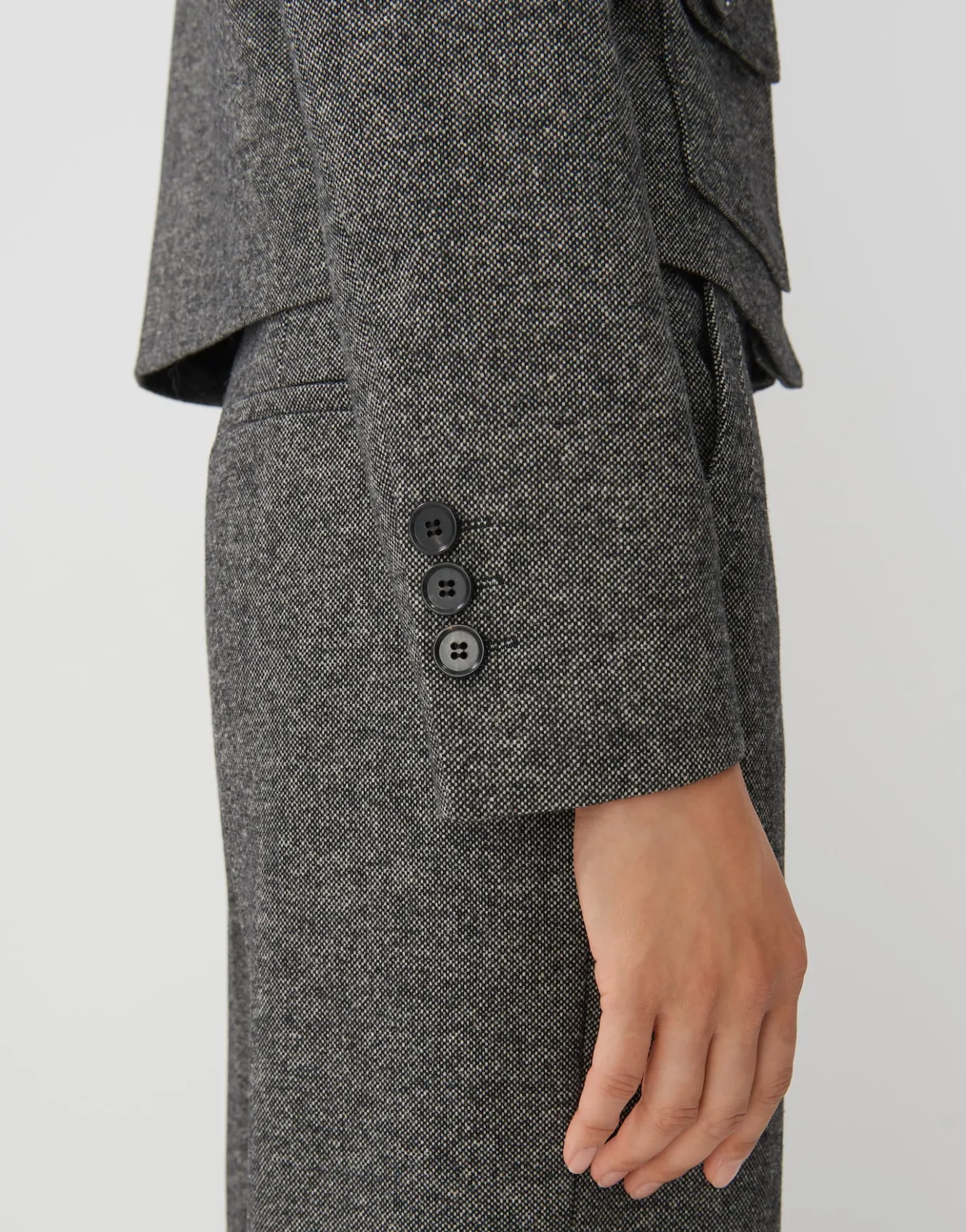 kurzblazer_naine_grau_online_bestellen_5.webp OPUS Kurzblazer Naine Grau Online Bestellen^Damen Blazer / Westen