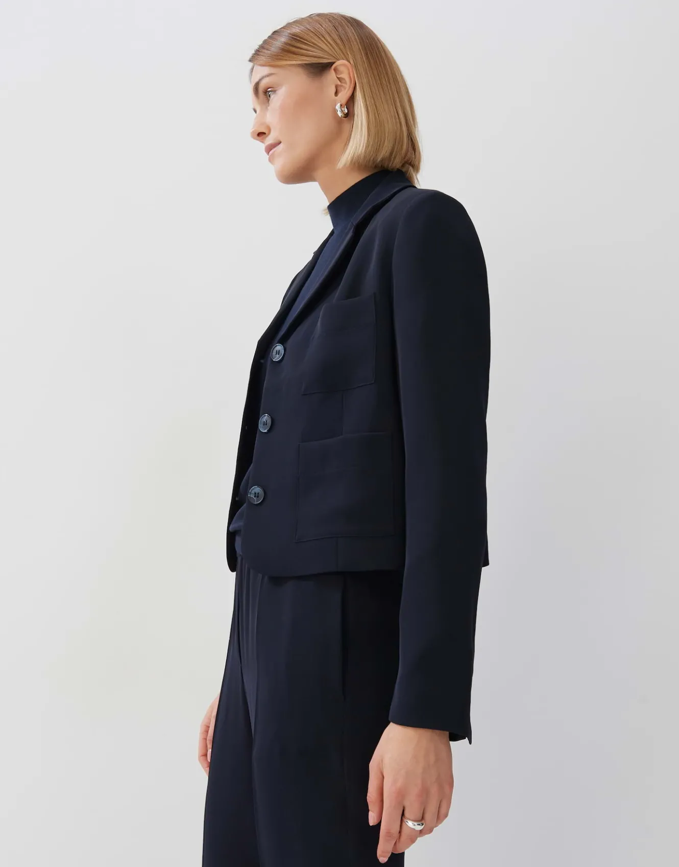 kurzblazer_nyoto_blau_online_bestellen_4.webp OPUS Kurzblazer Nyoto Blau Online Bestellen^Damen Blazer / Westen