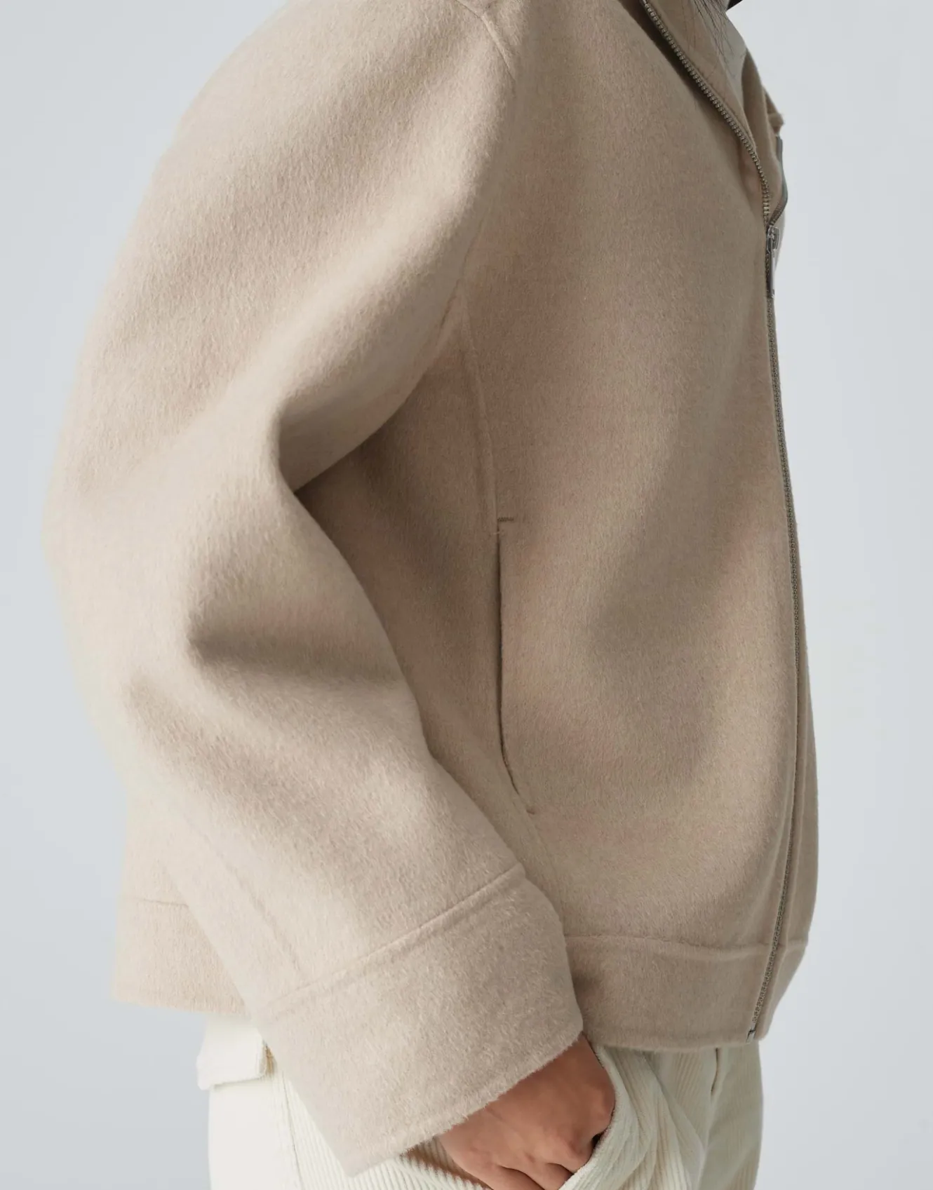 kurzjacke_jetty_beige_online_bestellen_4.webp OPUS Kurzjacke Jetty Beige Online Bestellen^Damen Jacken / Mäntel | Blazer / Westen