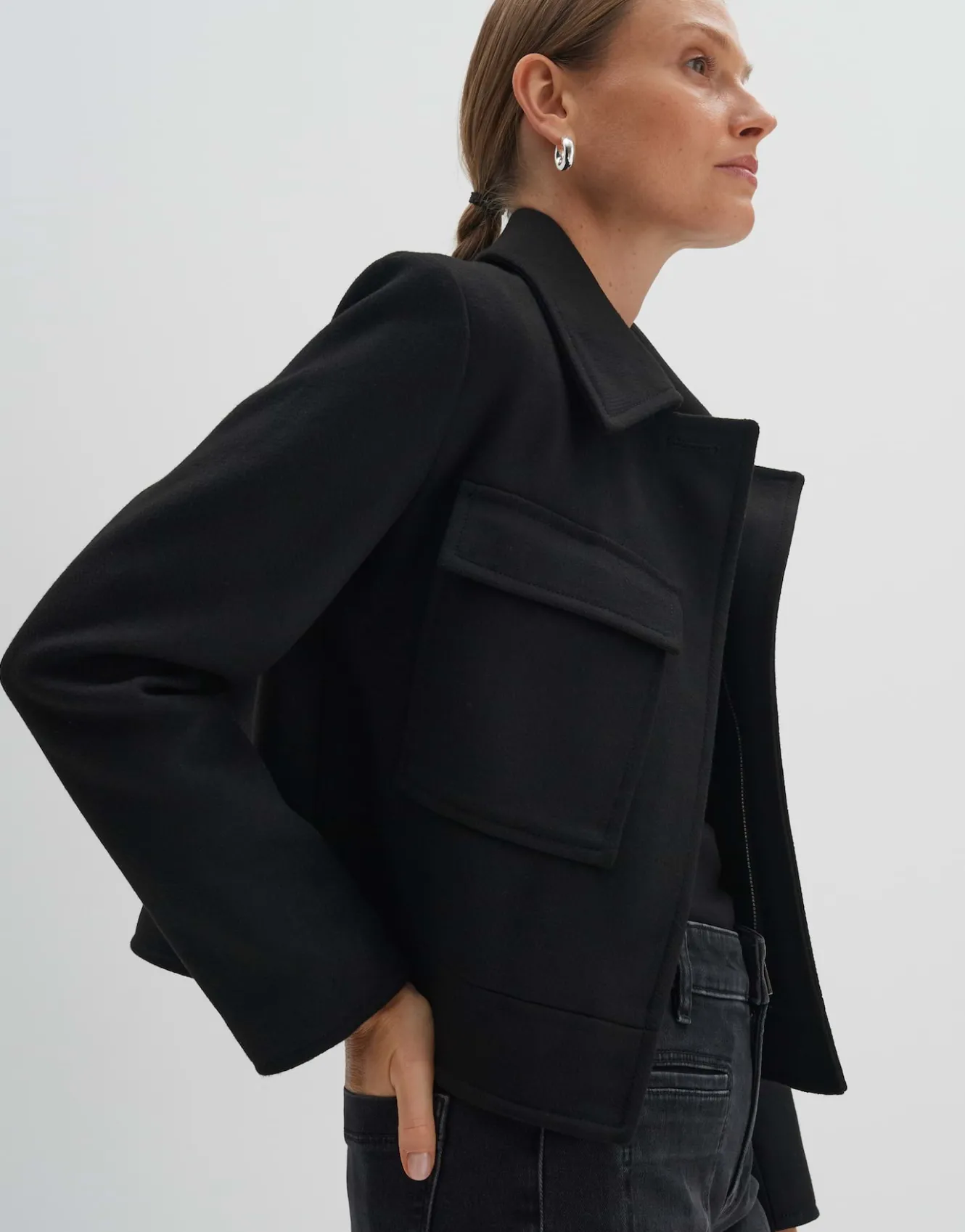 kurzjacke_najali_schwarz_online_bestellen_3.webp OPUS Kurzjacke Najali Schwarz Online Bestellen^Damen Jacken / Mäntel