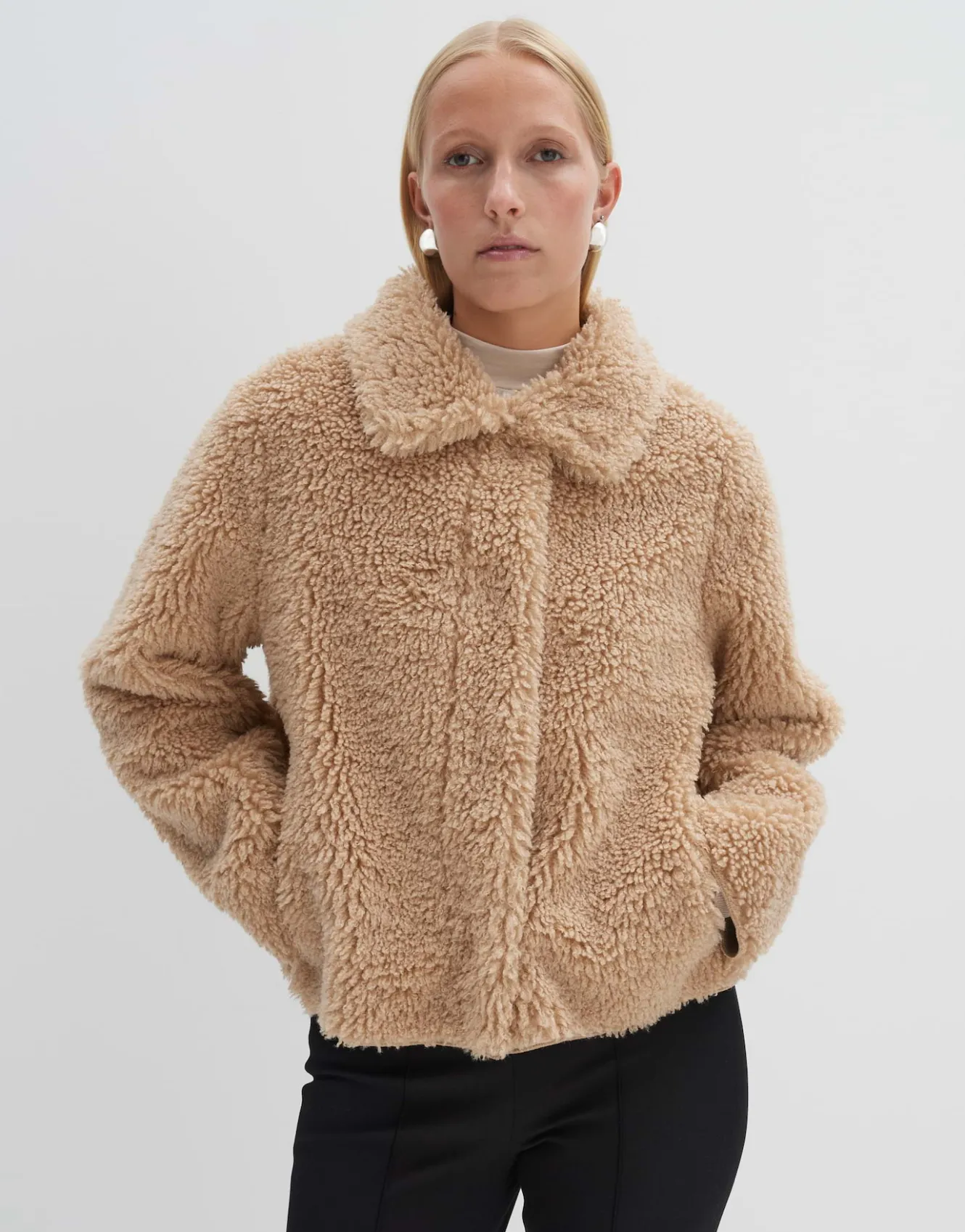 kurzjacke_variett_beige_online_bestellen_1.webp OPUS Kurzjacke Variett Beige Online Bestellen^Damen Jacken / Mäntel