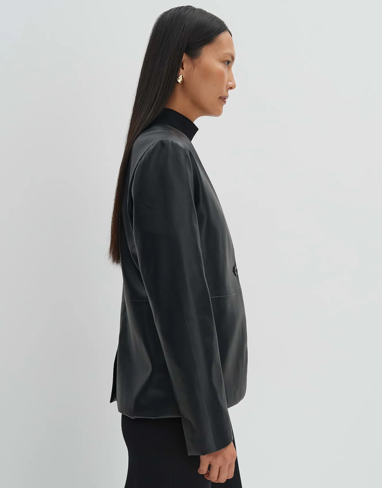 lederblazer_noebe_schwarz_online_bestellen_3.webp OPUS Lederblazer Noebe Schwarz Online Bestellen^Damen Blazer / Westen