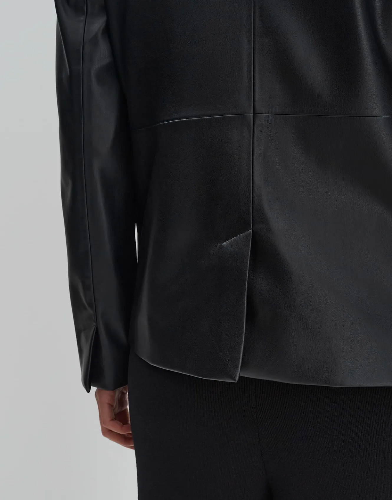 lederblazer_noebe_schwarz_online_bestellen_5.webp OPUS Lederblazer Noebe Schwarz Online Bestellen^Damen Blazer / Westen