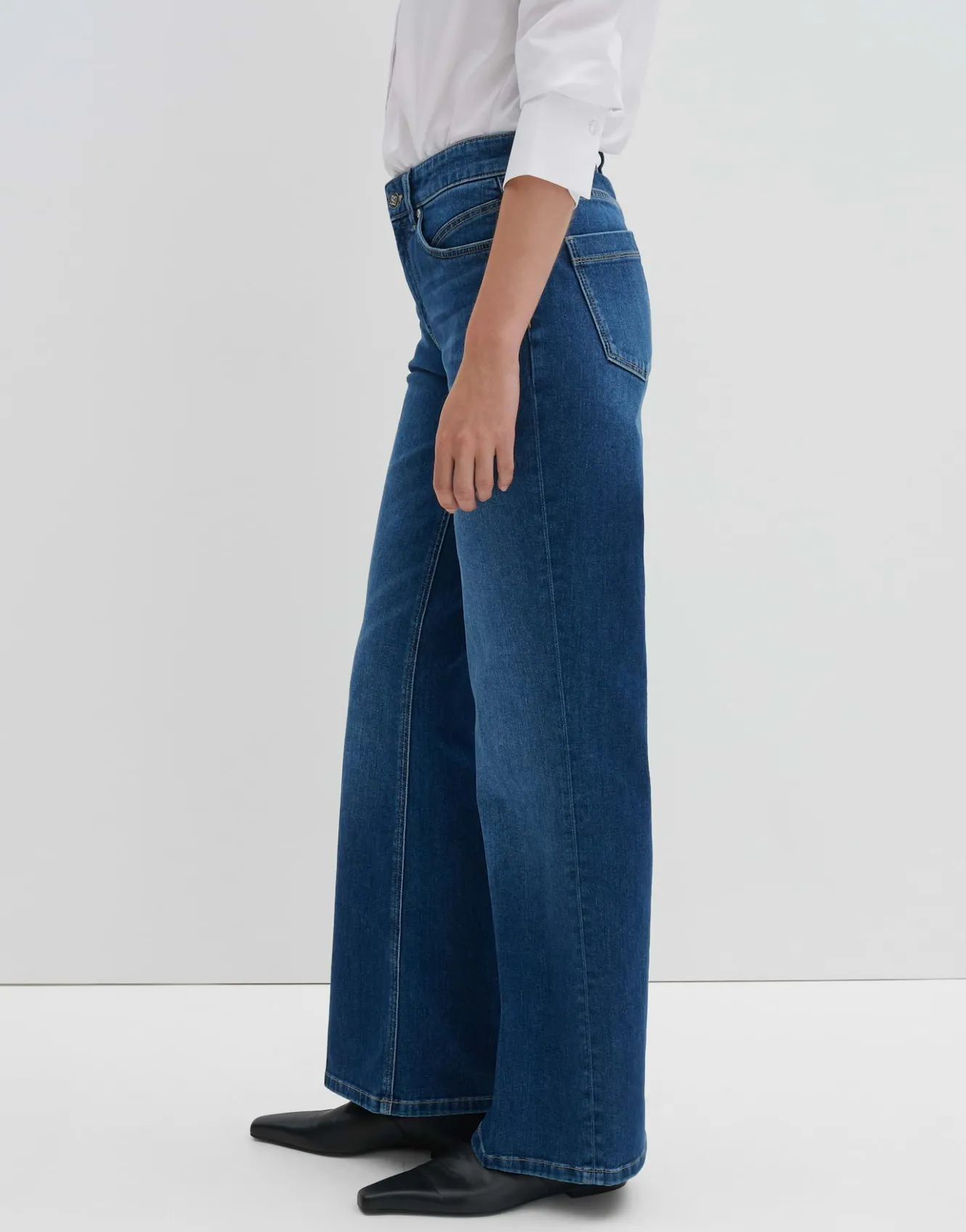 long_flared_jeans_carie_iconic_blau_online_bestellen_3.webp OPUS Long Flared Jeans Carie Iconic Blau Online Bestellen^Damen Jeans