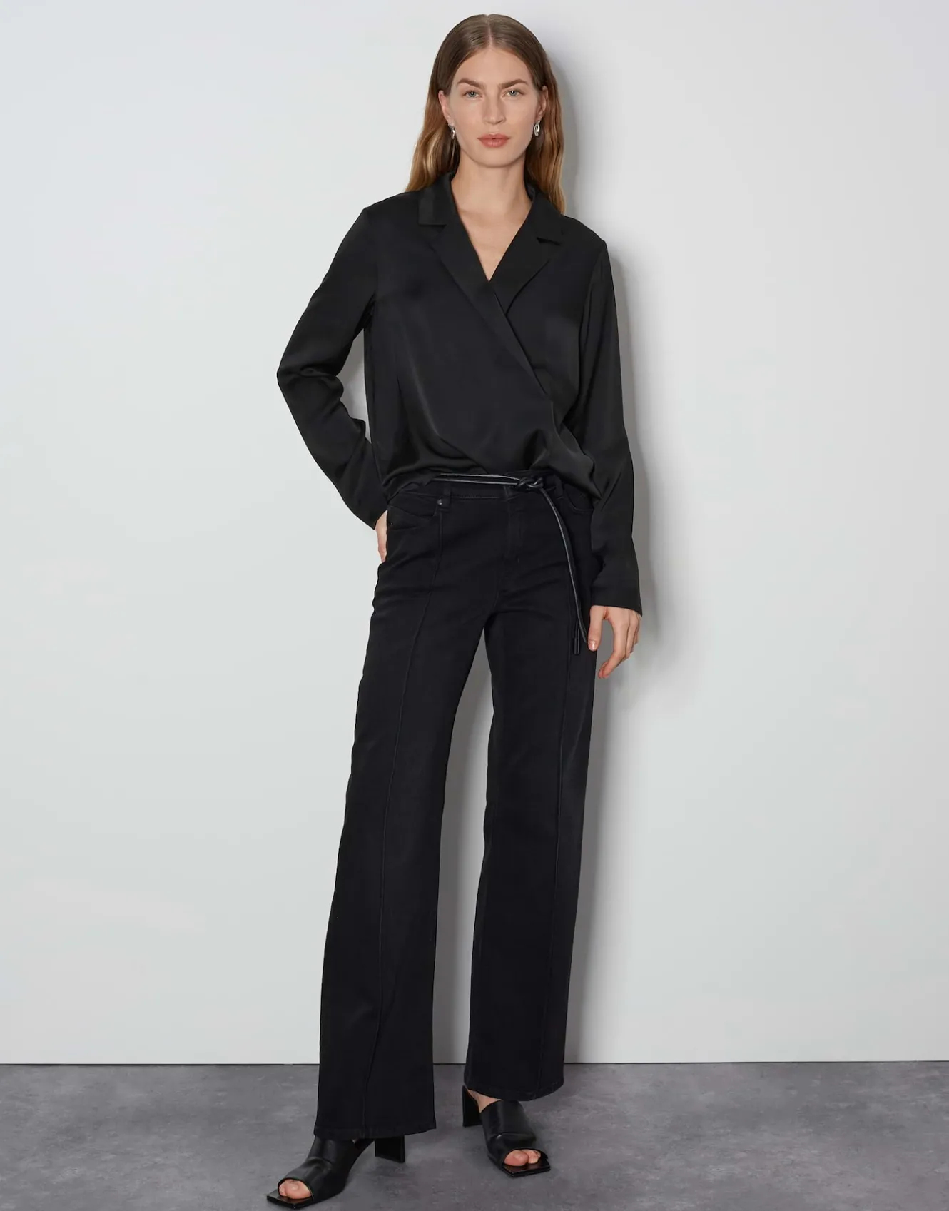 long_flared_jeans_carie_line_schwarz_online_bestellen_0.webp OPUS Long Flared Jeans Carie Line Schwarz Online Bestellen^Damen Jeans