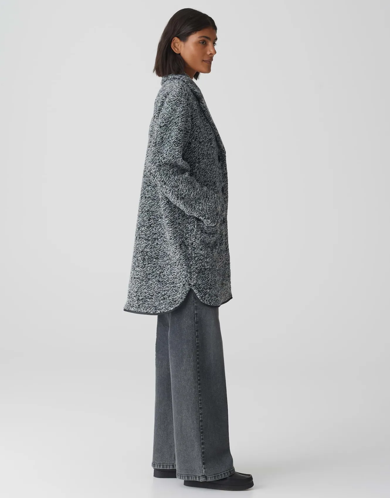 oversize_mantel_halilo_remix_schwarz_online_bestellen_3.webp OPUS Oversize Mantel Halilo Remix Schwarz Online Bestellen^Damen Jacken / Mäntel