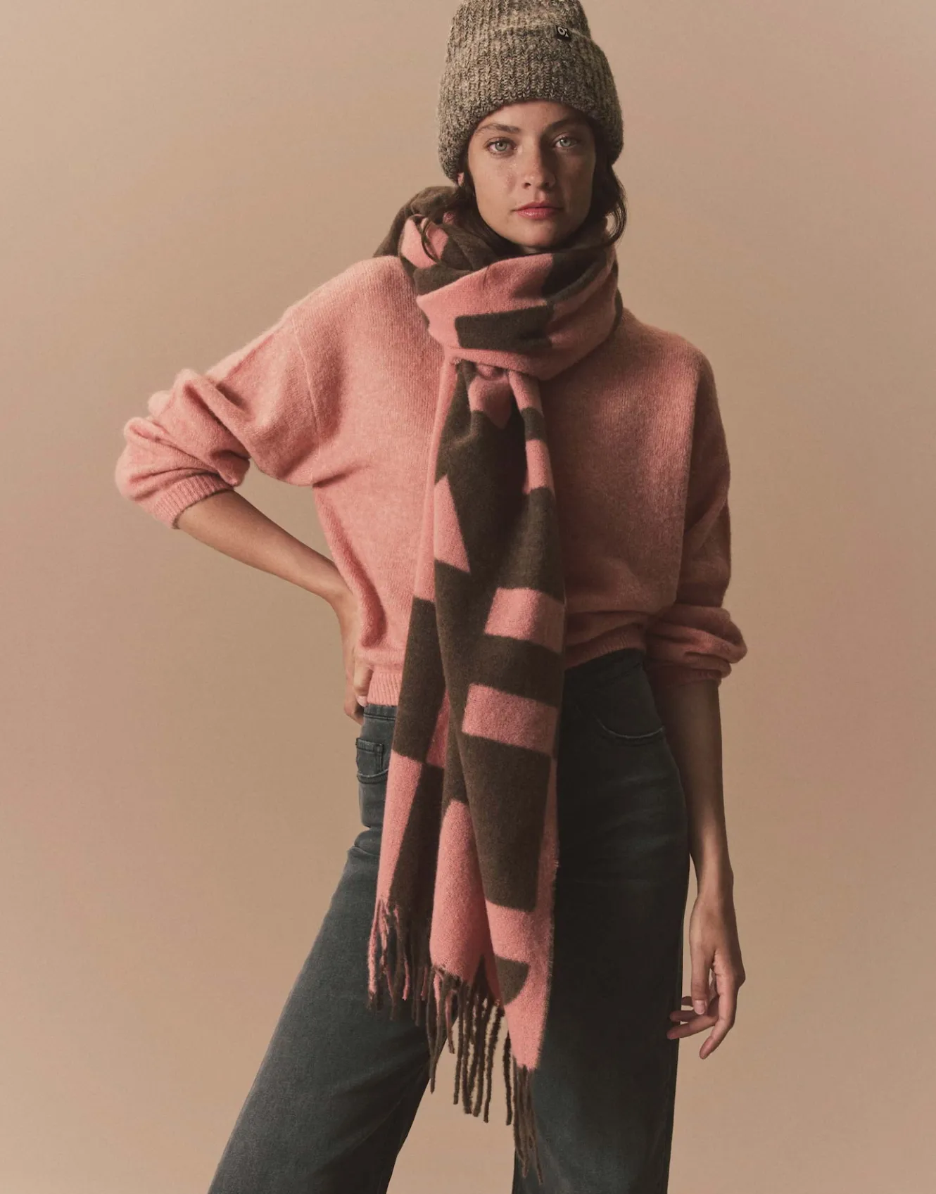 oversize_schal_amadita_scarf_ros_online_bestellen_4.webp OPUS Oversize Schal Amadita Scarf Rosé Online Bestellen^Damen Accessoires