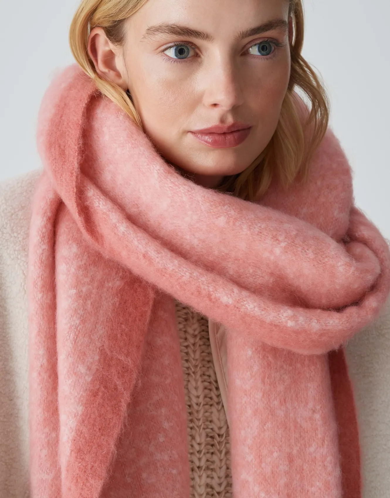 oversize_schal_anuno_scarf_ros_online_bestellen_1.webp OPUS Oversize Schal Anuno Scarf Rosé Online Bestellen^Damen Accessoires