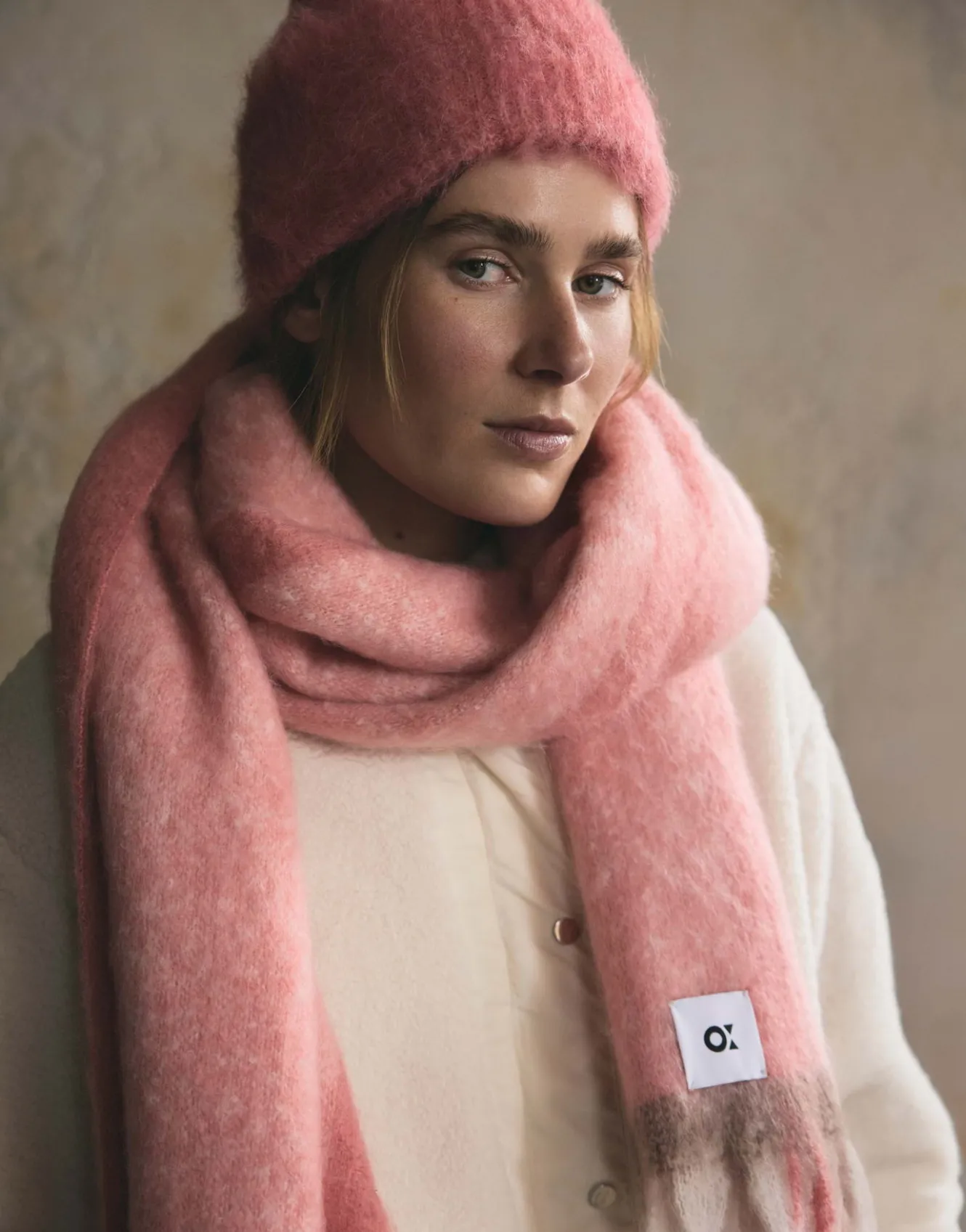 oversize_schal_anuno_scarf_ros_online_bestellen_4.webp OPUS Oversize Schal Anuno Scarf Rosé Online Bestellen^Damen Accessoires