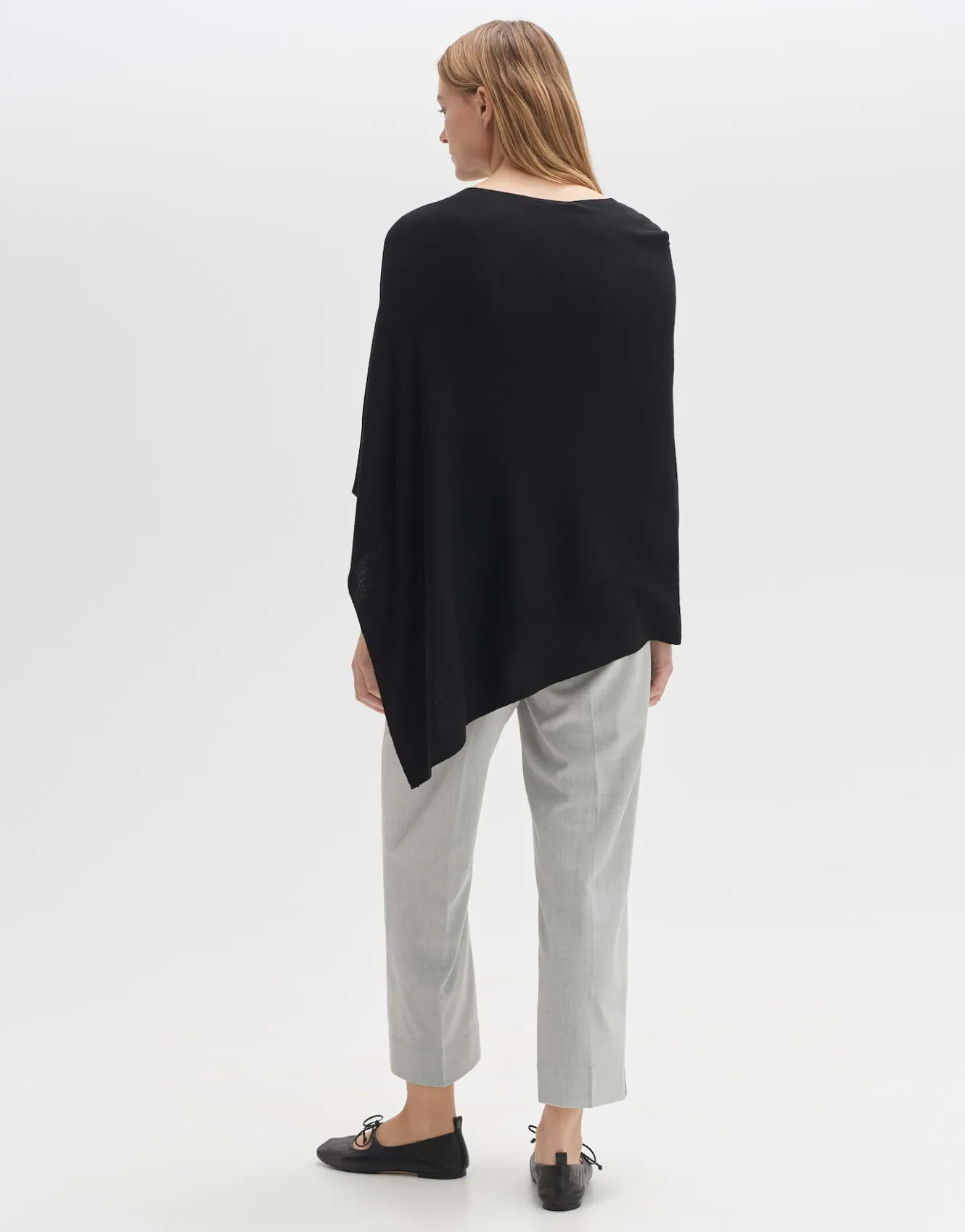 poncho_askili_cape_schwarz_online_bestellen_3.webp OPUS Poncho Askili Cape Schwarz Online Bestellen^Damen Strick | Accessoires