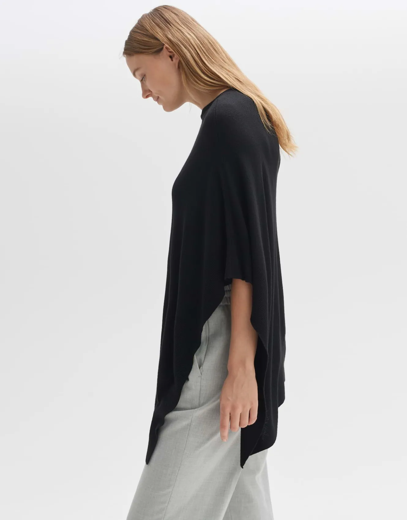 poncho_askili_cape_schwarz_online_bestellen_4.webp OPUS Poncho Askili Cape Schwarz Online Bestellen^Damen Strick | Accessoires